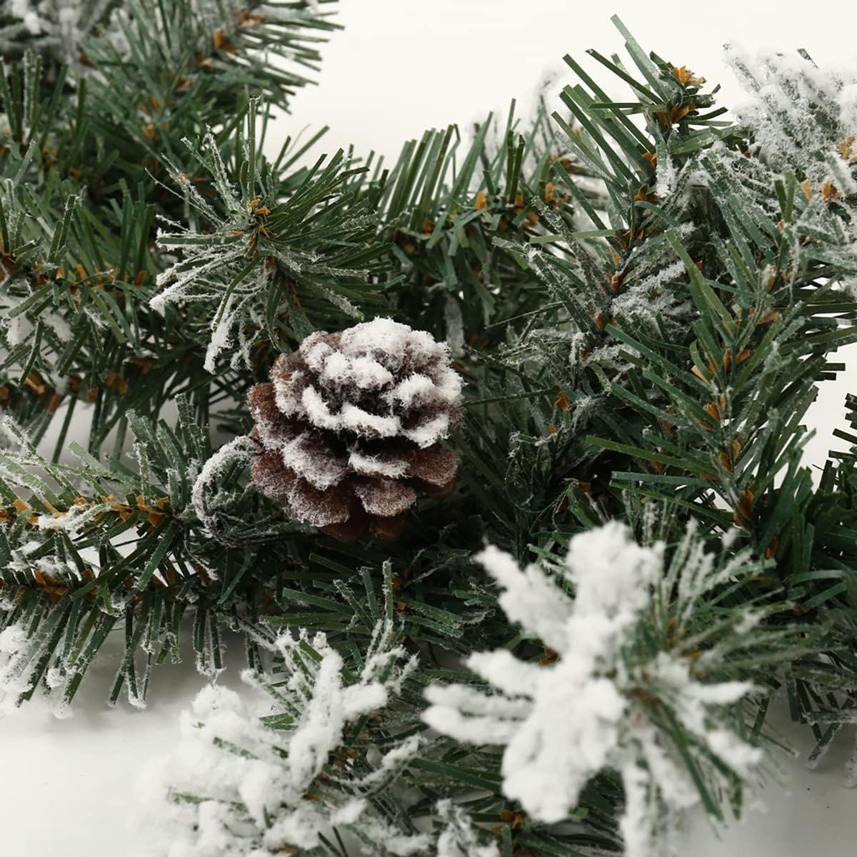 Eummy Guirnalda de Navidad de 8.9 pies, guirnalda de nieve artificial esmerilada, corona de caristmas, decoración de Navidad para interiores y