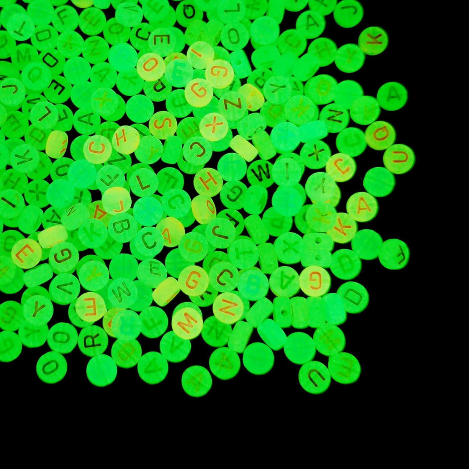 500 cuentas de letras brillantes acrílicas luminosas que brillan en la oscuridad, cuentas para hacer pulseras, collares, joyas (letra colorida)
