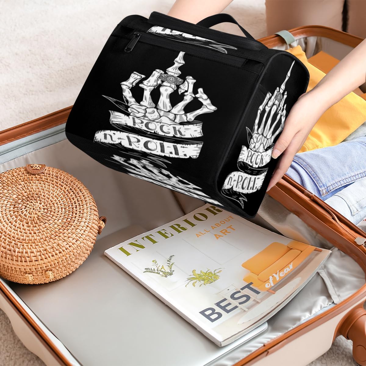 Halloween Skulls Pattern Toiletry Bag for Women Travel Makeup Organizer with Hanging Hook Traveling Cosmetic Bags for Toiletries Accessories