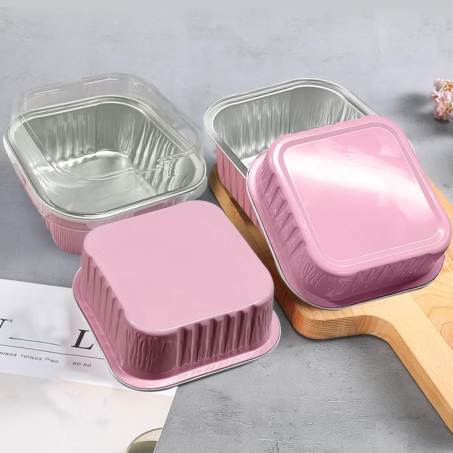 50 tazas cuadradas de papel de aluminio para hornear con tapas, moldes desechables de 5 onzas para tartas, recipientes para hornear cupcakes para
