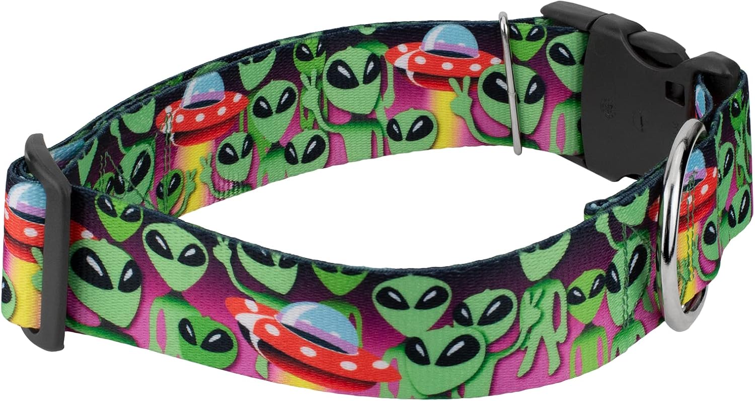 Country Brook Petz – Collar de perro de lujo Space Aliens – Colección Geek Chic con 4 diseños para cualquier mega fan (1 12 pulgadas, mediano)