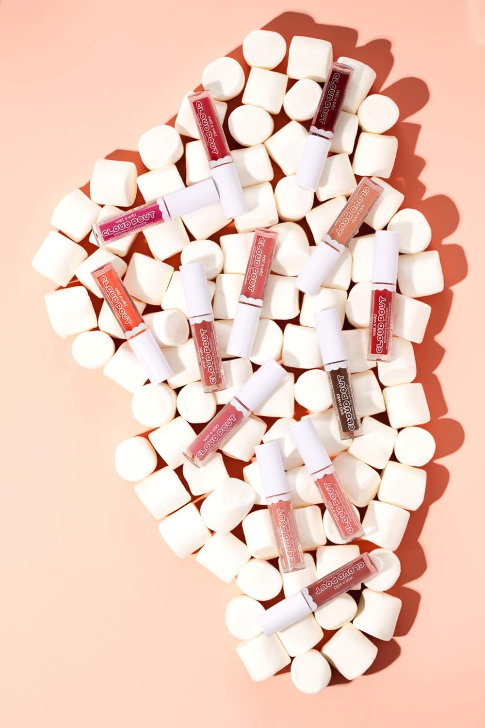 wet n wild Liquid Lipstick Cloud Pout Marshmallow, Light Pink Cloud Chaser  Mousse de crema labial mate  Aceite de argán  Vitamina E (paquete de 1)