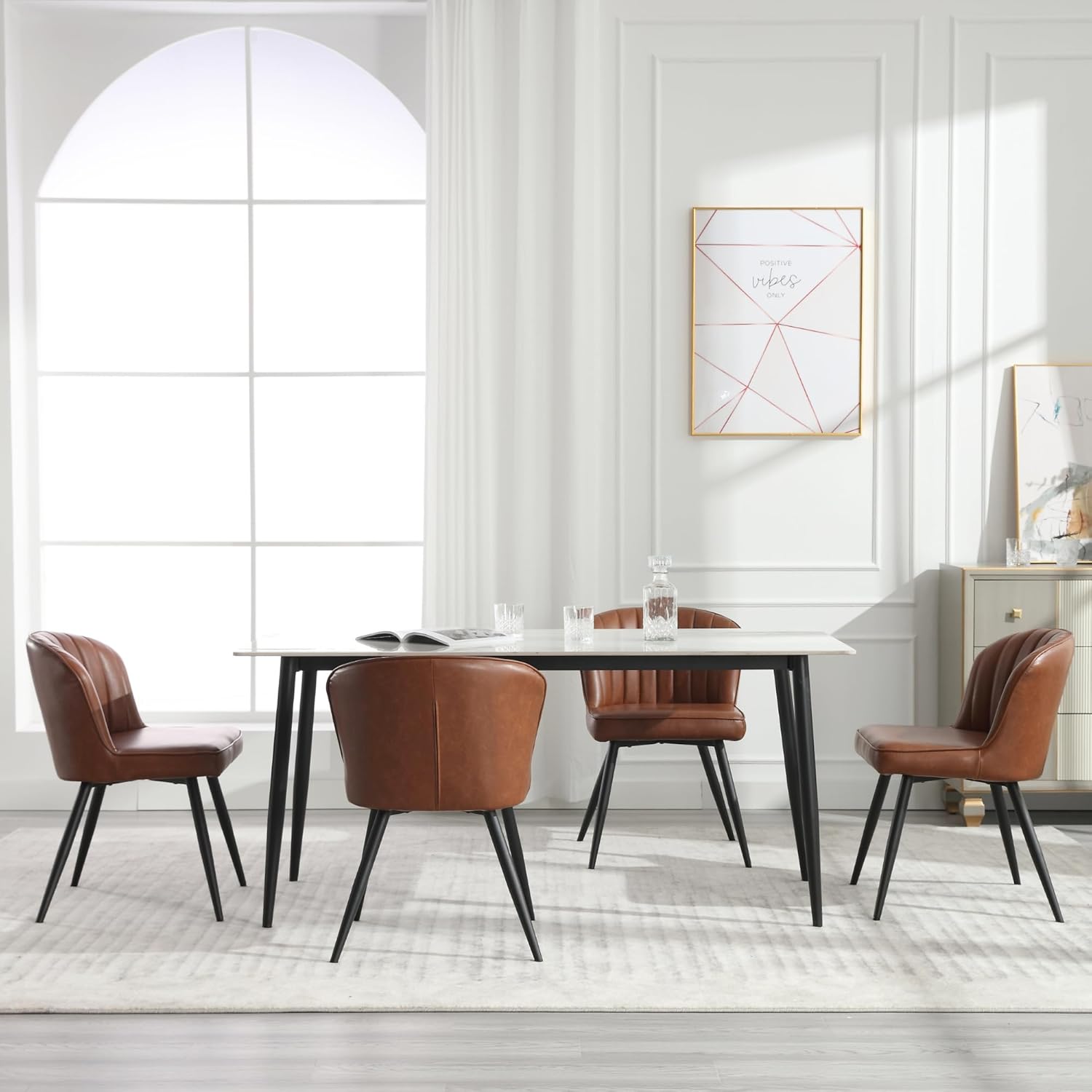 Shuizhi – Juego de 2 sillas de comedor de cuero marrón modernas, sillas de comedor tapizadas con respaldo de conchapatas de metal, sillas laterales
