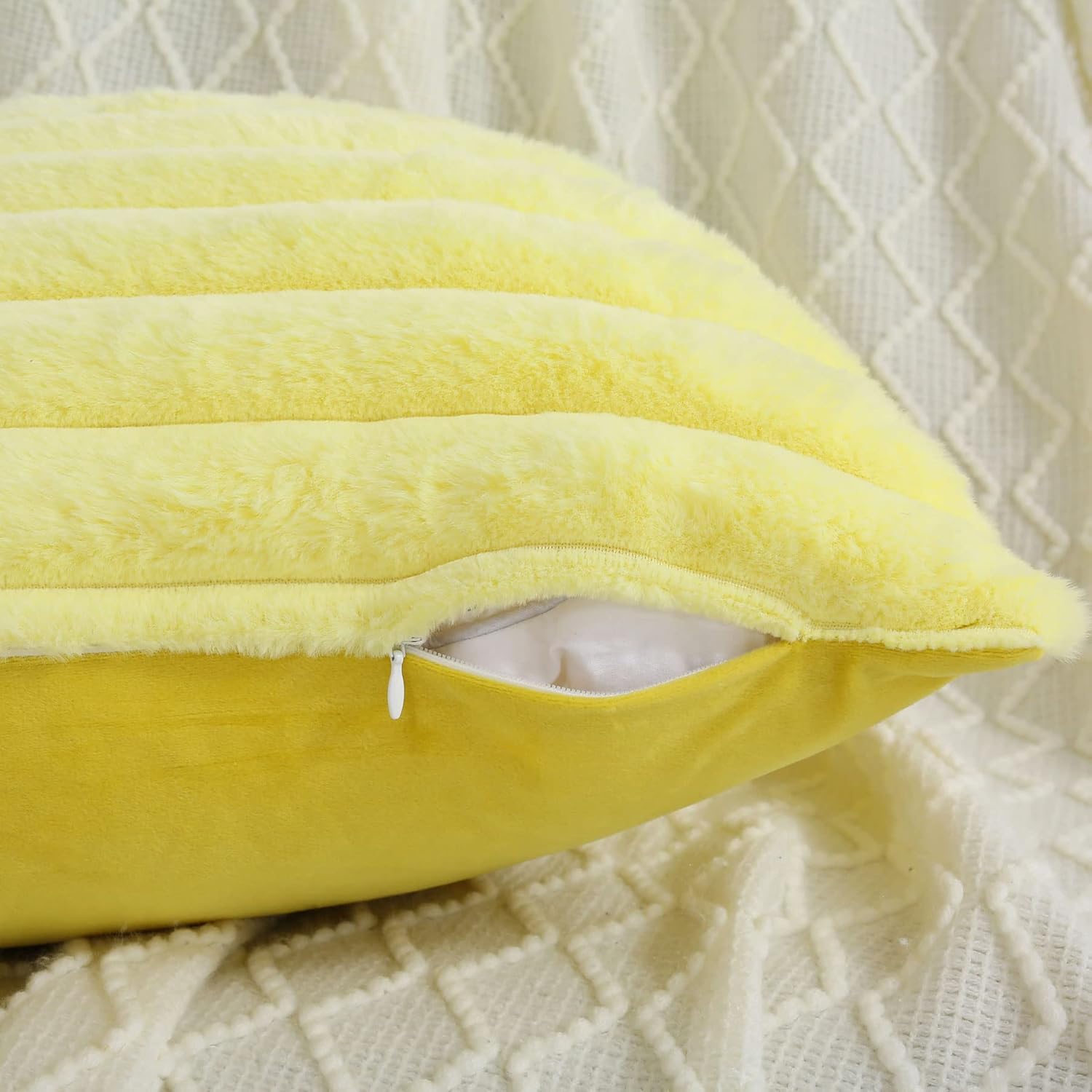 FUTEI – Juego de 2 fundas de almohada decorativas con rayas de color amarillo, 16 x 16 pulgadas, cuadradas y primaverales, piel sintética de conejo