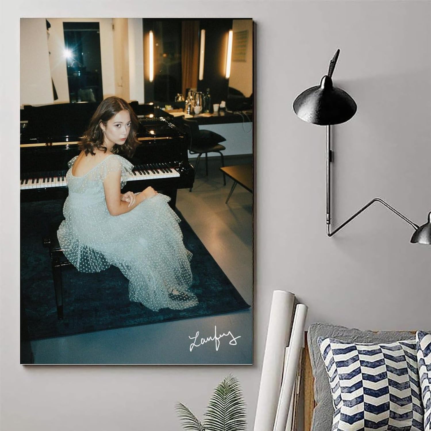 Póster de la firma del cantante Laufey, lienzo artístico, decoración de pared, póster para dormitorio, gimnasio, regalo decorativo, 12 x 18 pulgadas