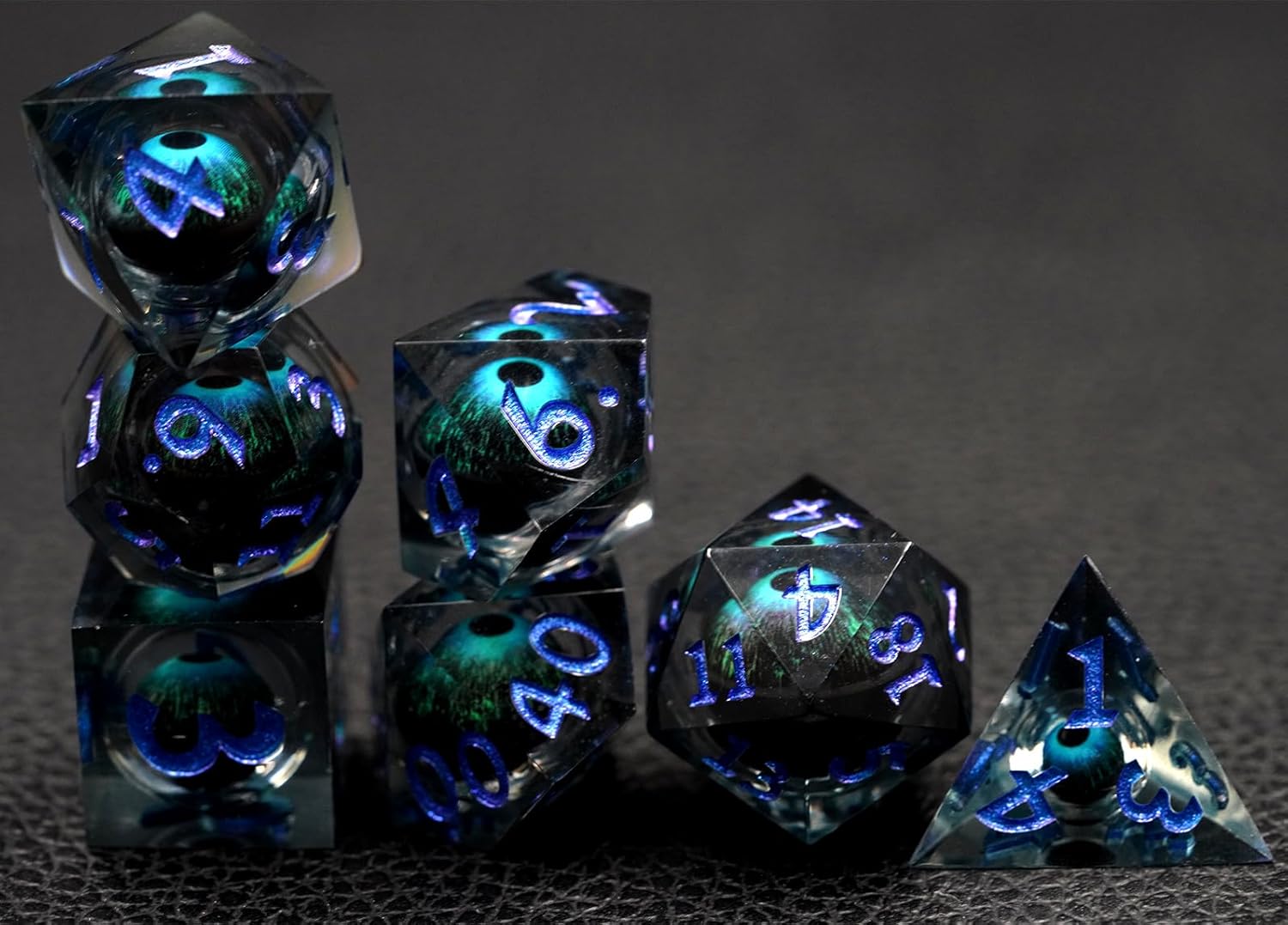 DND – Juego de dados Dungeons and Dragons, 7 piezas con núcleo líquido, dados de resina de borde afilado D&D Dungeons and Dragons con caja de
