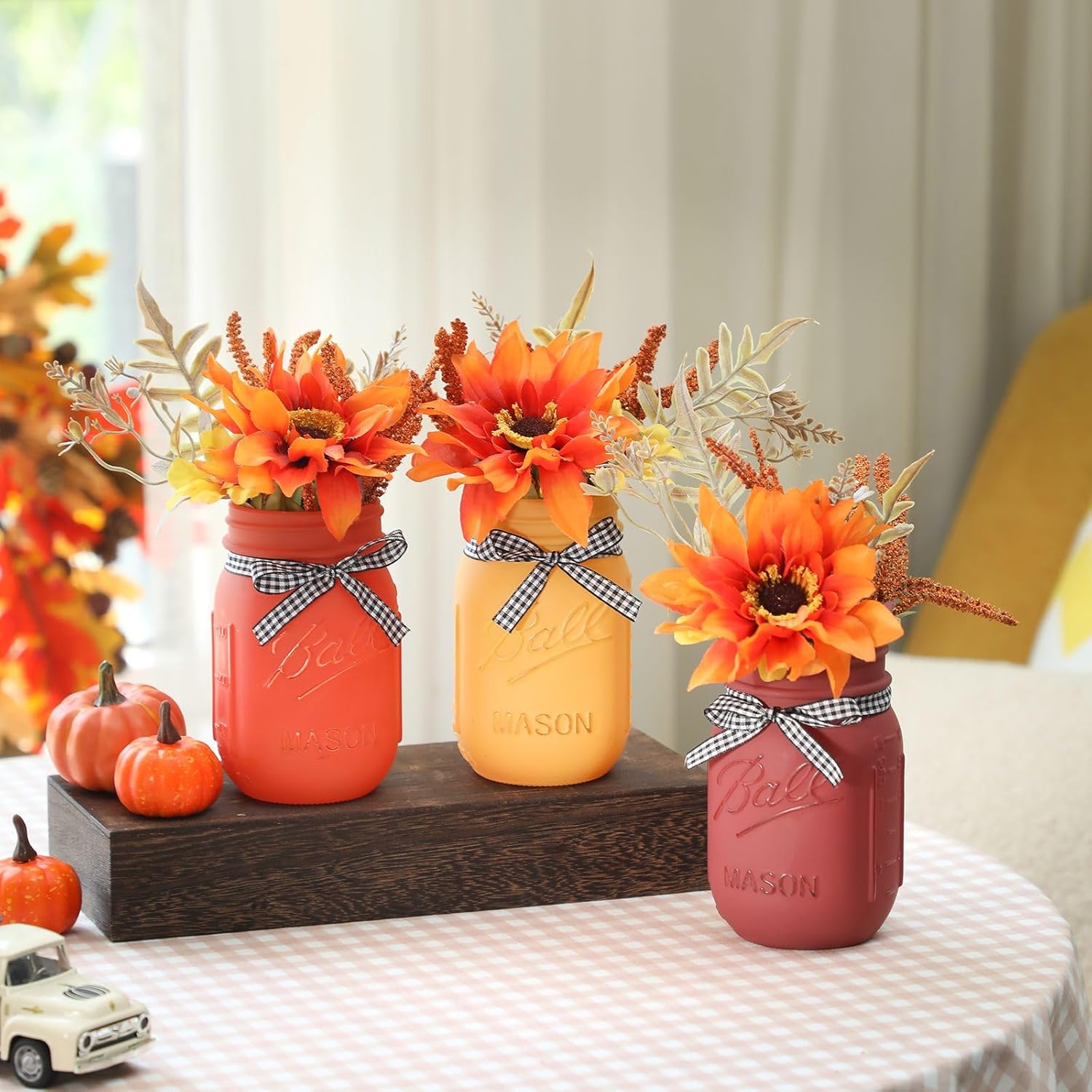 Centro de mesa de Acción de Gracias con flores artificiales, juego de 3 tarros de masón, tarros decorativos de granja para decoración de cena del