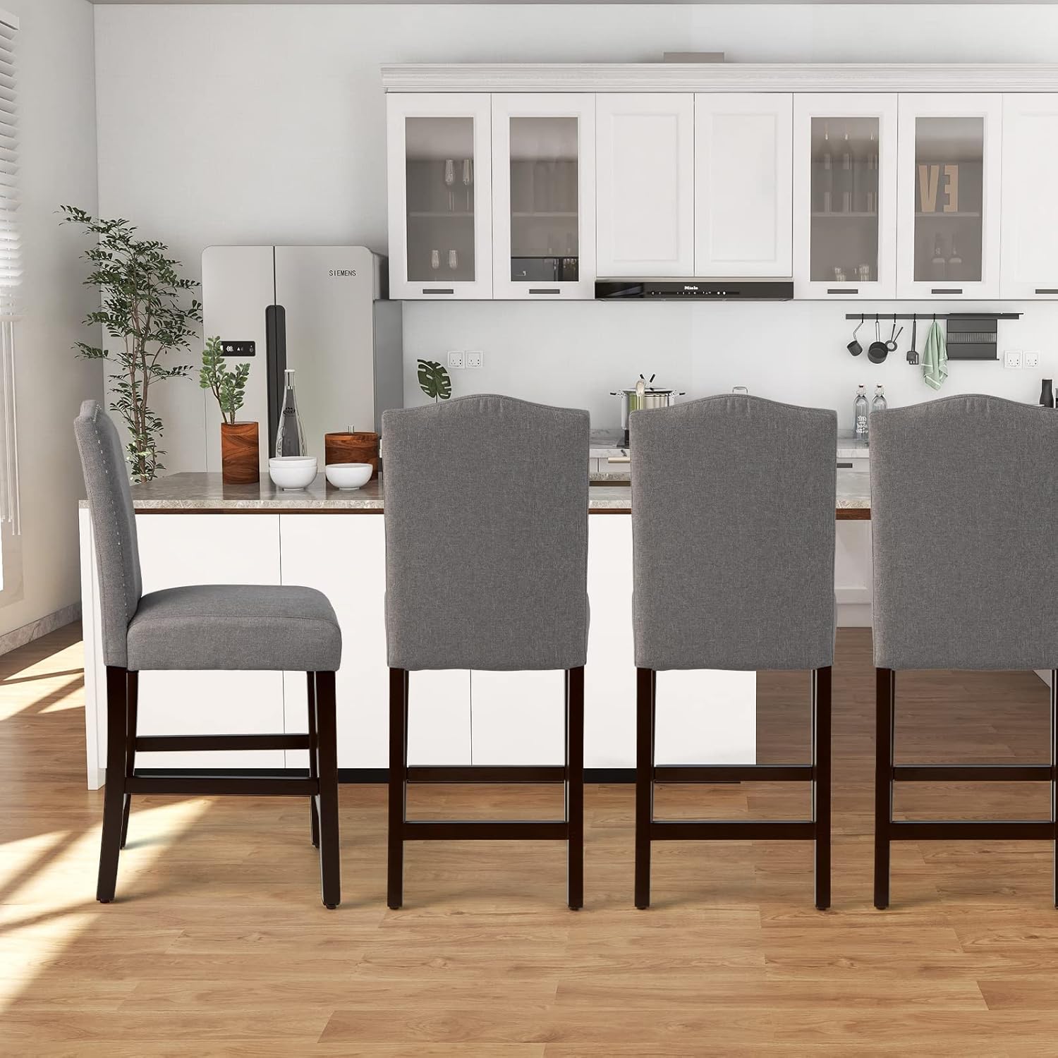 COSTWAY Juego de 4 taburetes de bar, sillas tapizadas de lino con patas de madera de goma maciza, sillas de bar de madera para isla de cocina de 25