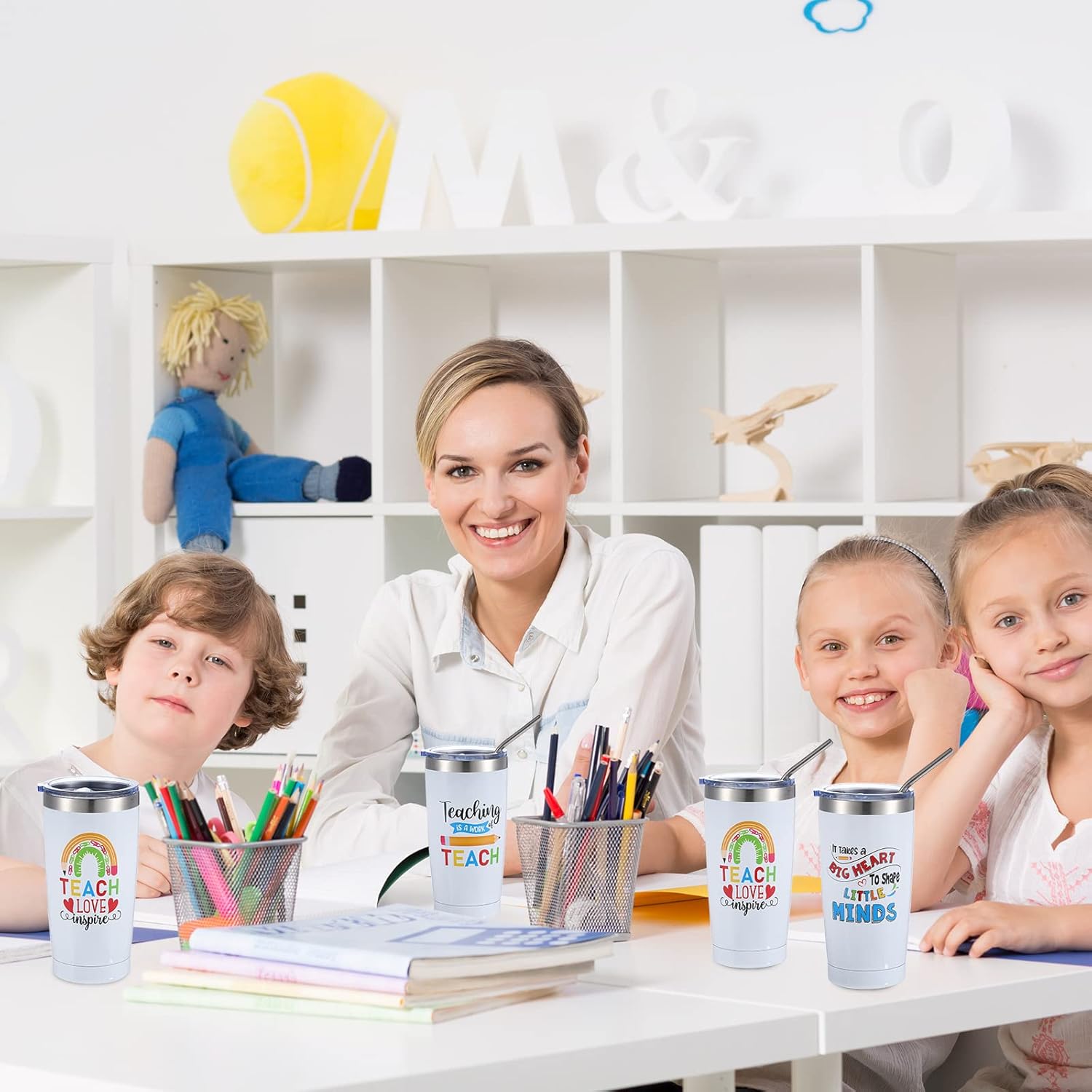 Rtteri Vaso de acero inoxidable de 20 onzas con tapas y cepillos para pajitas, regalo de agradecimiento para profesores, 4 piezas, para graduación,