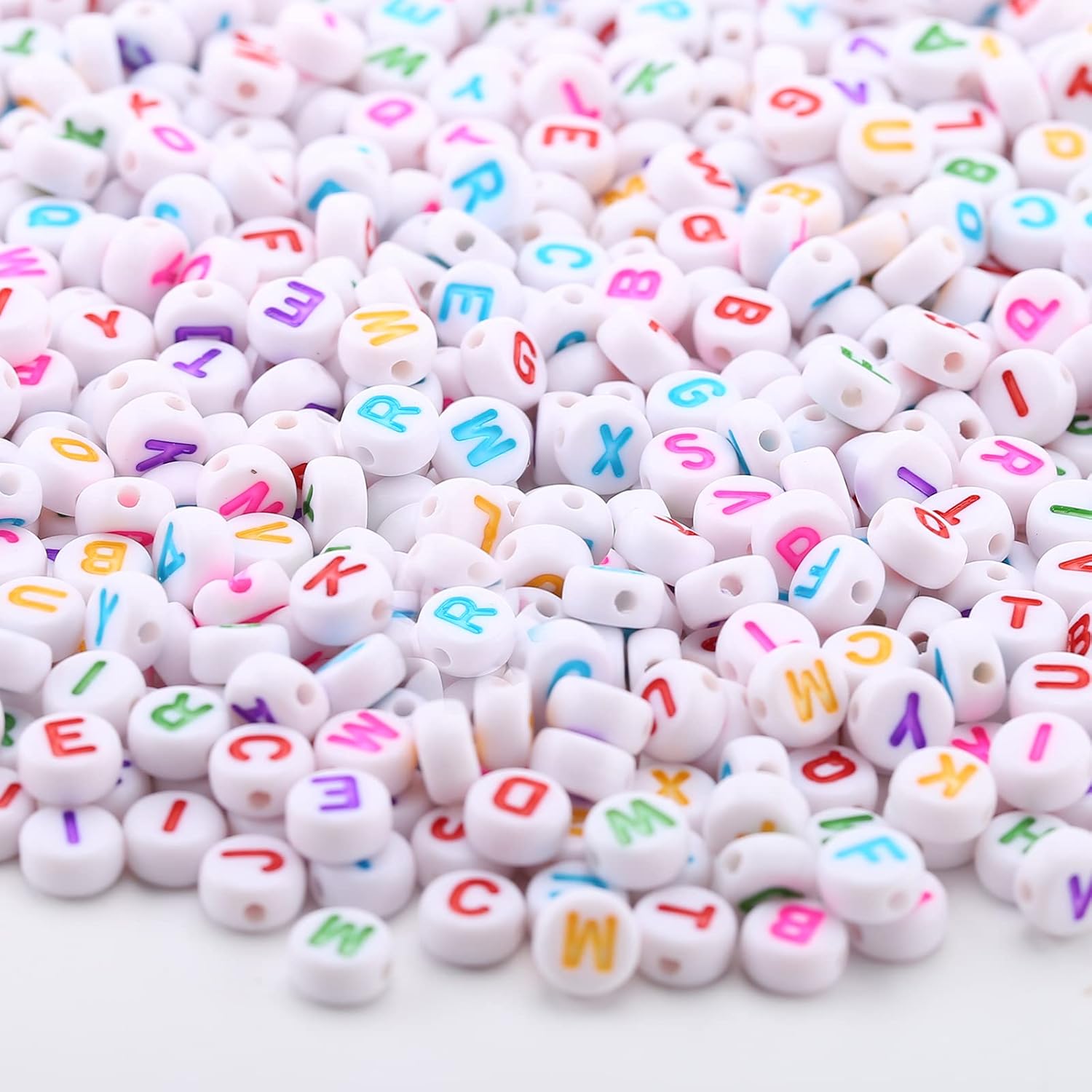 Baiinjiene 1000 cuentas acrílicas de letras pequeñas, cuentas redondas de letras acrílicas coloridas del alfabeto para hacer joyas, cuentas del