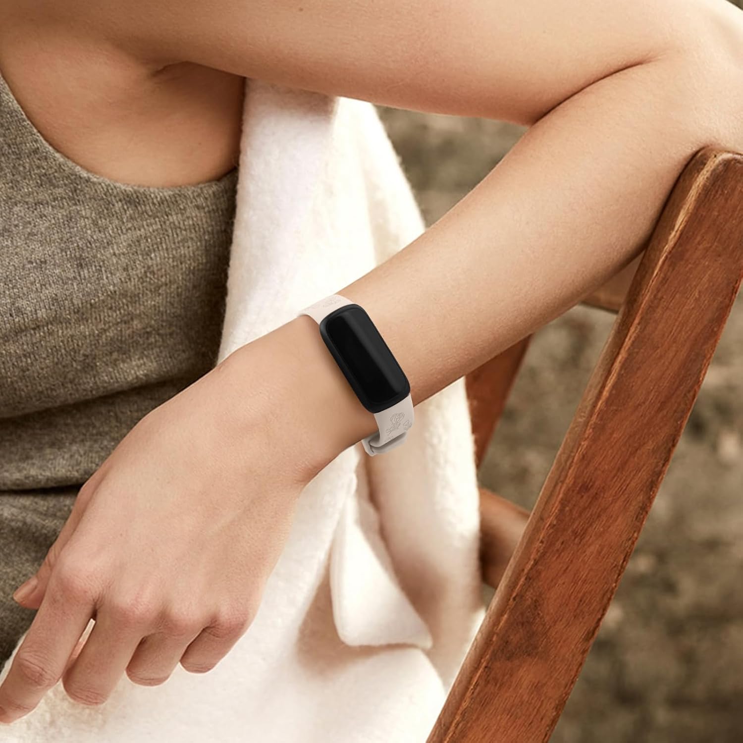 Amzpas Correa grabada para Fitbit Luxe para mujer, diseño floral, de silicona, impermeable, correa de repuesto compatible con Fitbit Luxe Fitness