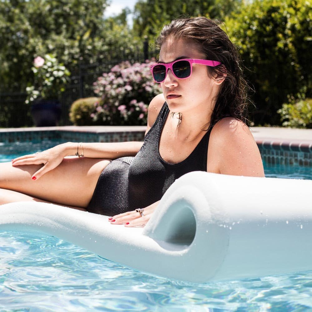 Ultimate – Colchón flotante de espuma para piscina, blanco, 2.25 pulgadas de grosor y Wow World of Watersports 17-2060B – Fideos de espuma suave de