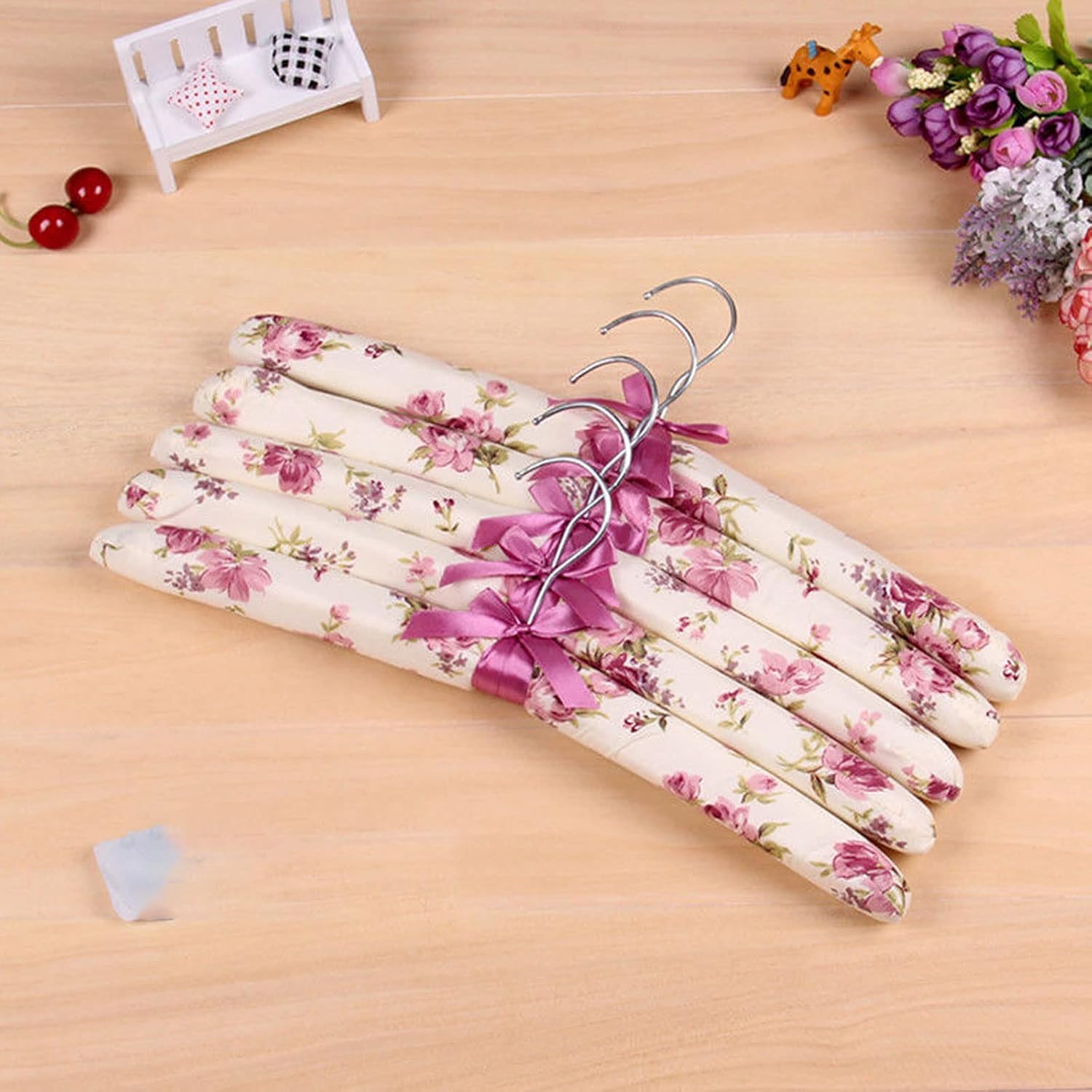 Paquete de 5 perchas acolchadas de satén para ropa de mujer, perchas antideslizantes de tela de esponja para ropa, percheros para suéter, abrigo,