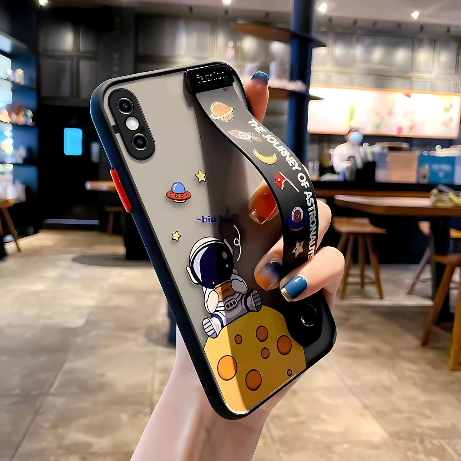 Funda con diseño espacial de astronauta para iPhone 13 Pro Max con soporte para correa de muñeca (viene con colgante), bonita funda de teléfono de