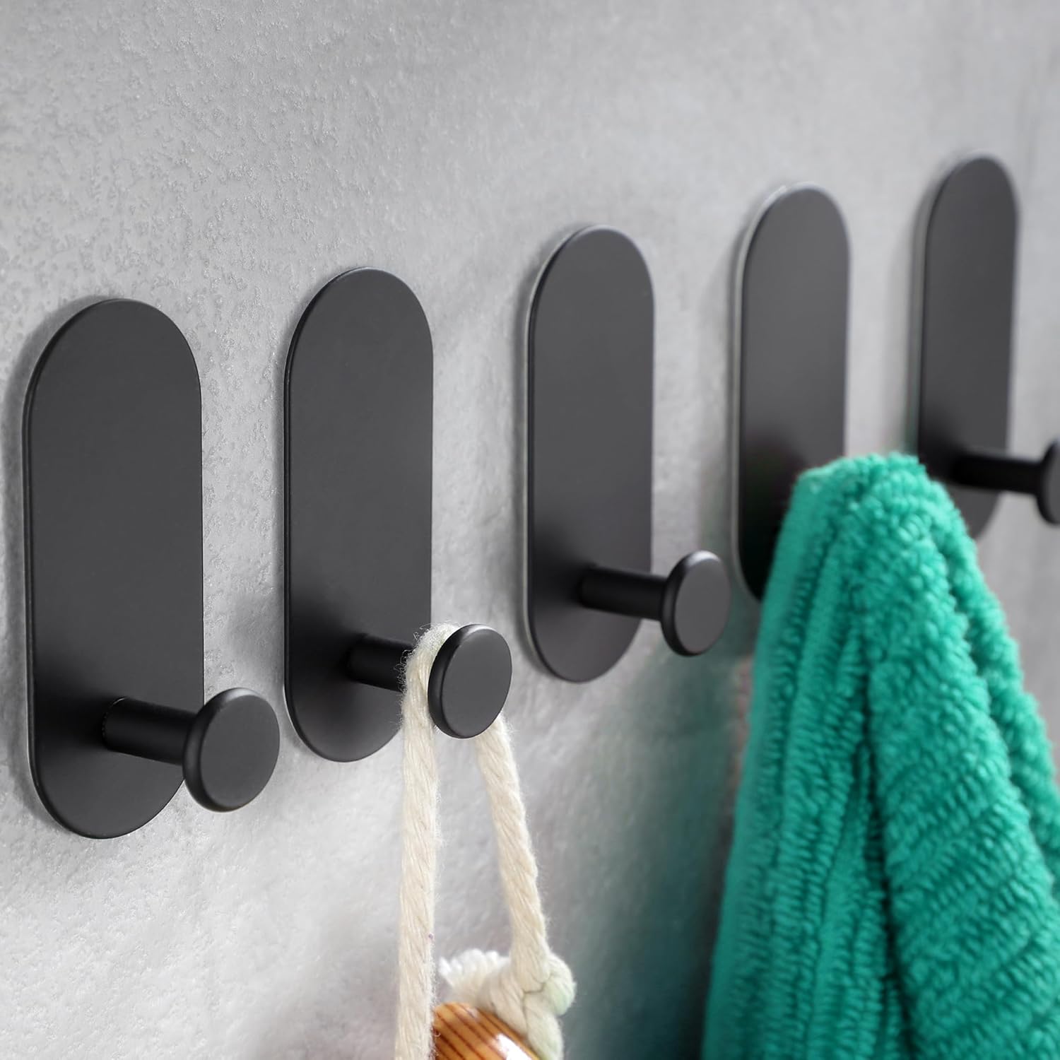 Taozun Ganchos adhesivos  Paquete de 5 ganchos de toalla resistentes para colgar en la pared para cocina y baño, ganchos negros autoadhesivos de