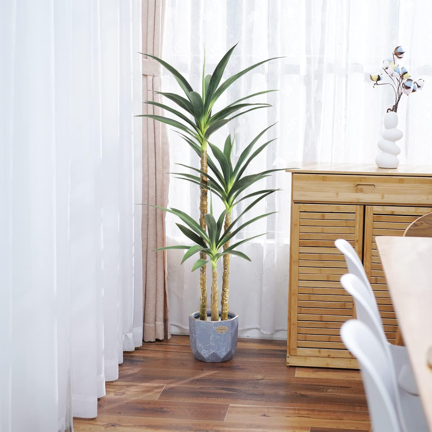 Árbol artificial de agave artificial de 4.7 pies con 3 cabezas en maceta de plástico, árbol falso para decoración del hogar, decoración de oficina