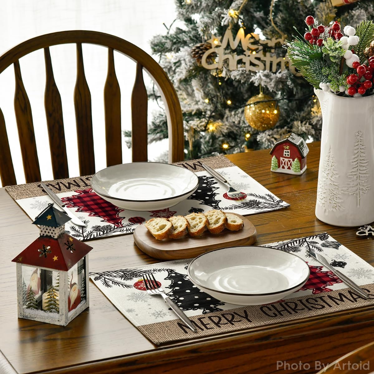 Artoid Mode Juego de 4 manteles individuales de Navidad con diseño de bolas de pino rojo, 12 x 18 pulgadas, para decoración de fiestas, cocina,