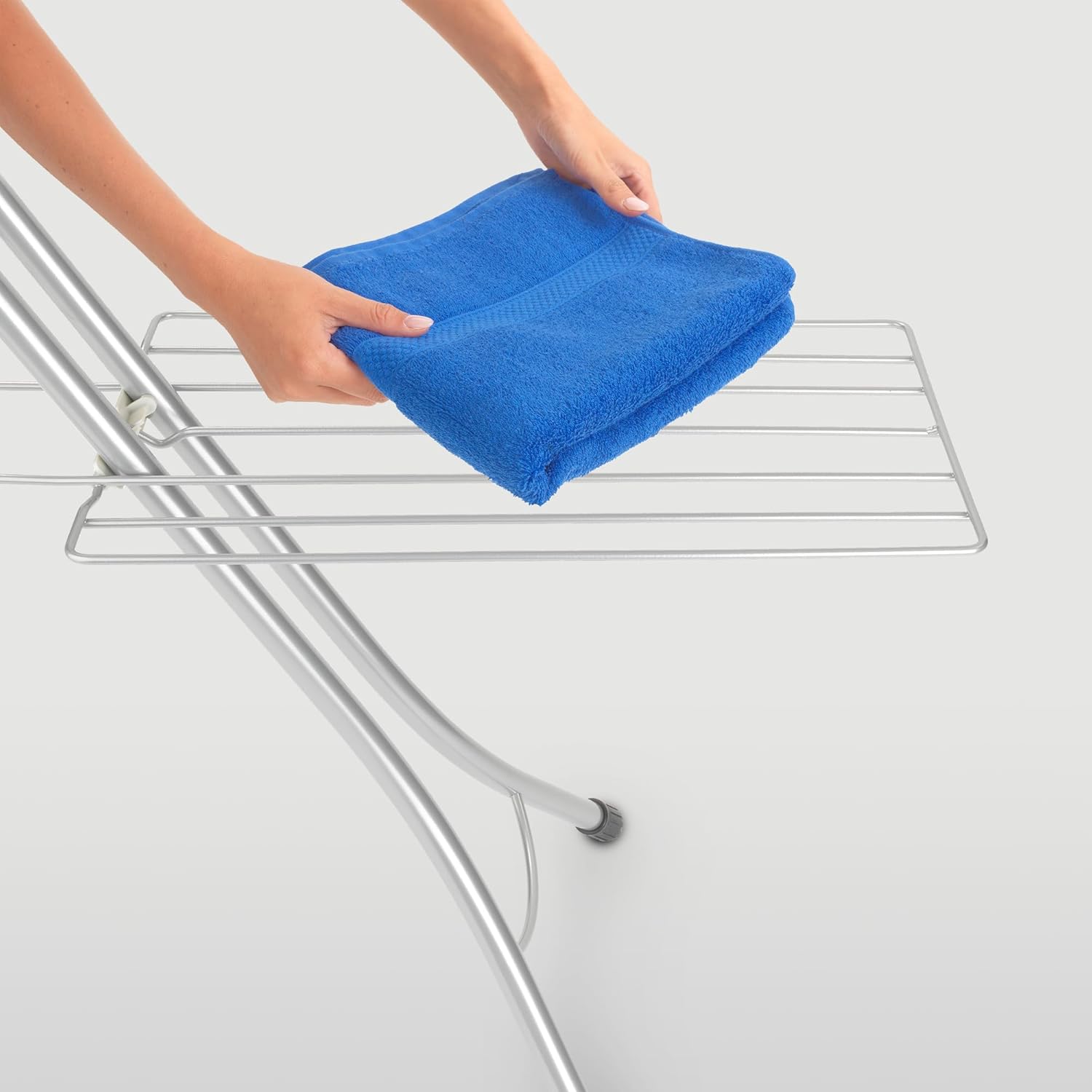 Brabantia Tabla de planchar tamaño C (49 x 18 pulgadas), 7 opciones de altura, soporte para plancha de vapor sólido y estante de lino y soporte para