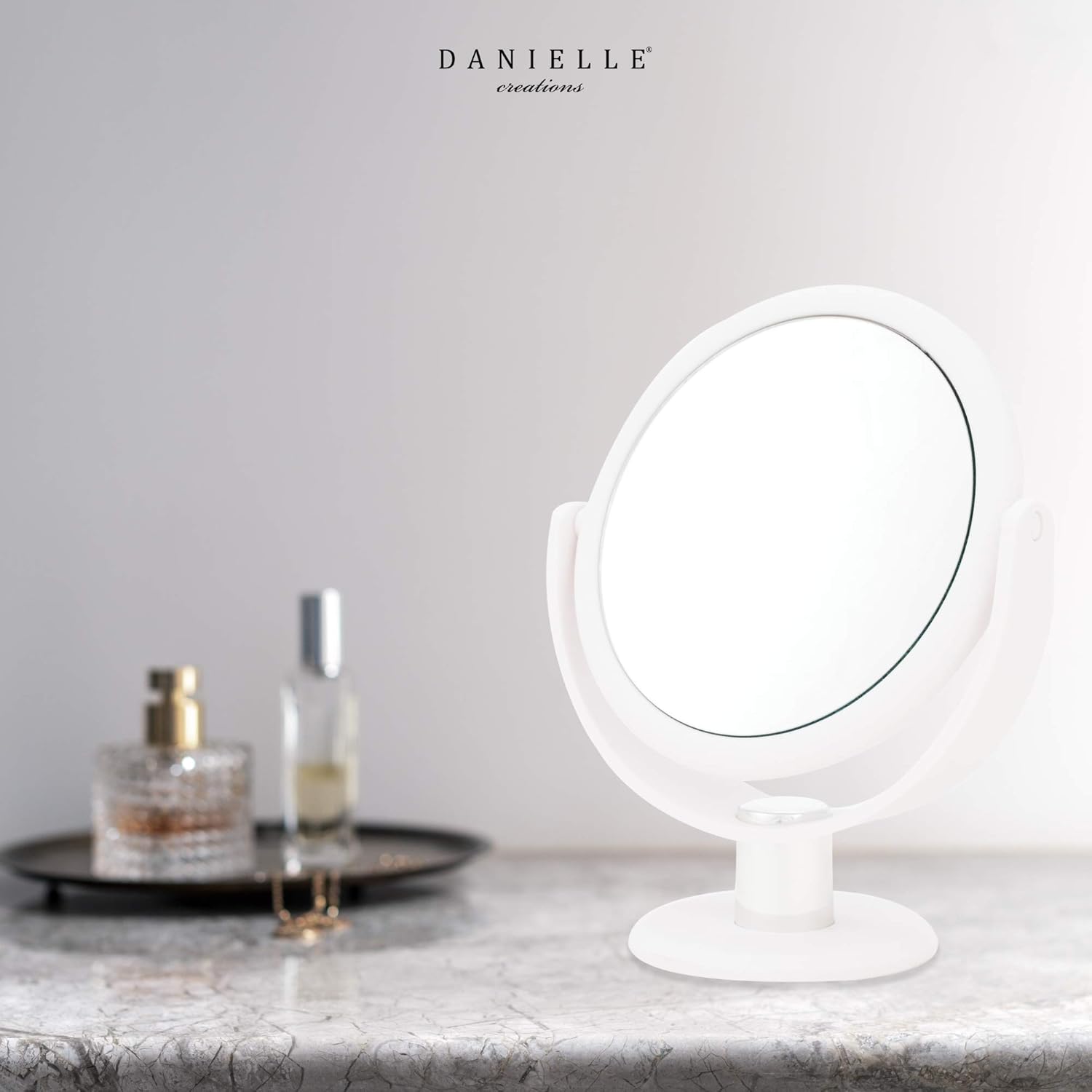 Danielle Creations – Espejo de maquillaje redondo portátil de dos caras de 6.75 pulgadas, suave al tacto antideslizante con rotación de 360, aumento