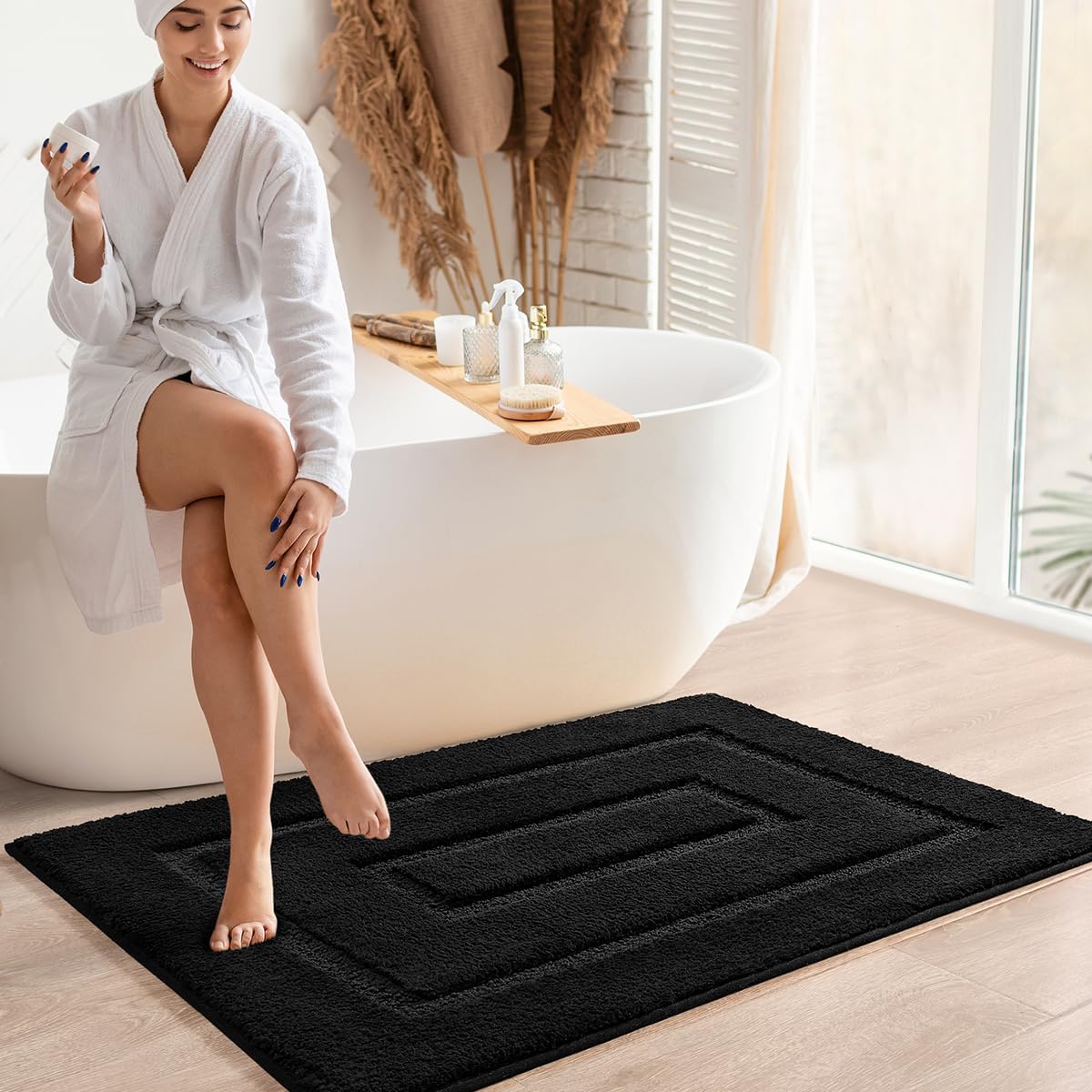 Keeko Alfombra de baño de 24 x 36 pulgadas, suave y absorbente, color negro, alfombra de baño de microfibra, antideslizante, lavable, resistente a