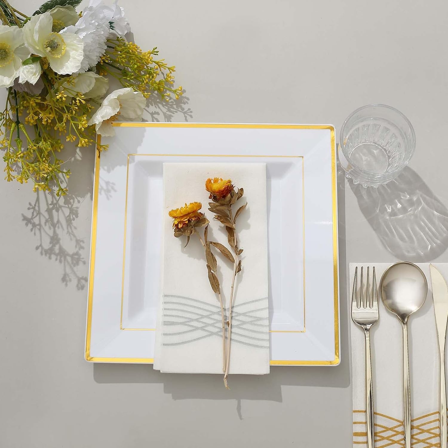 Efavormart – Paquete de 10 platos cuadrados desechables de plástico de 10 pulgadas con borde dorado brillante para bodas, cumpleaños, fiestas,