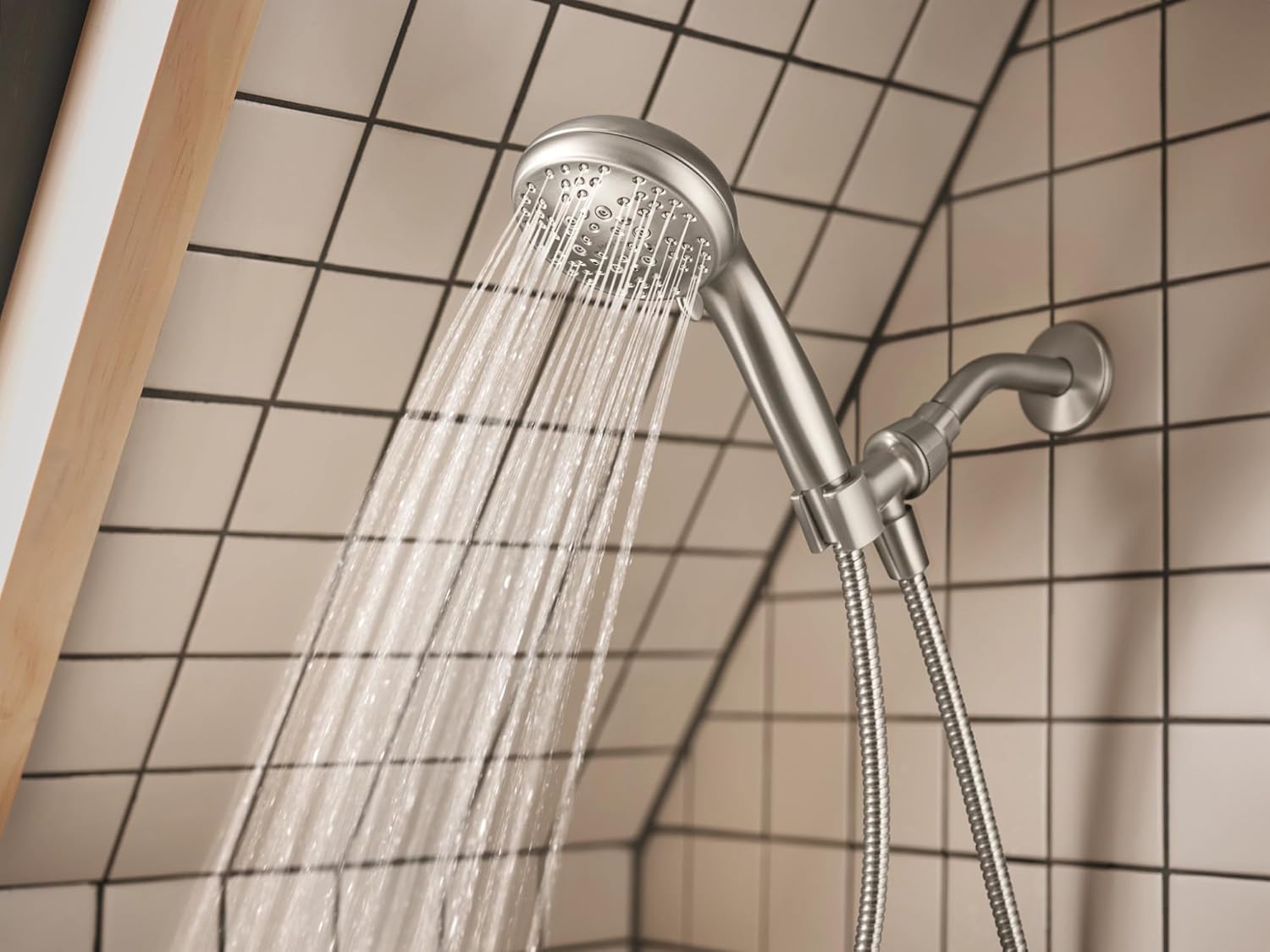 Moen Beric 82775SRN – Grifo moderno para bañera y ducha con ducha de mano, válvula incluida, níquel