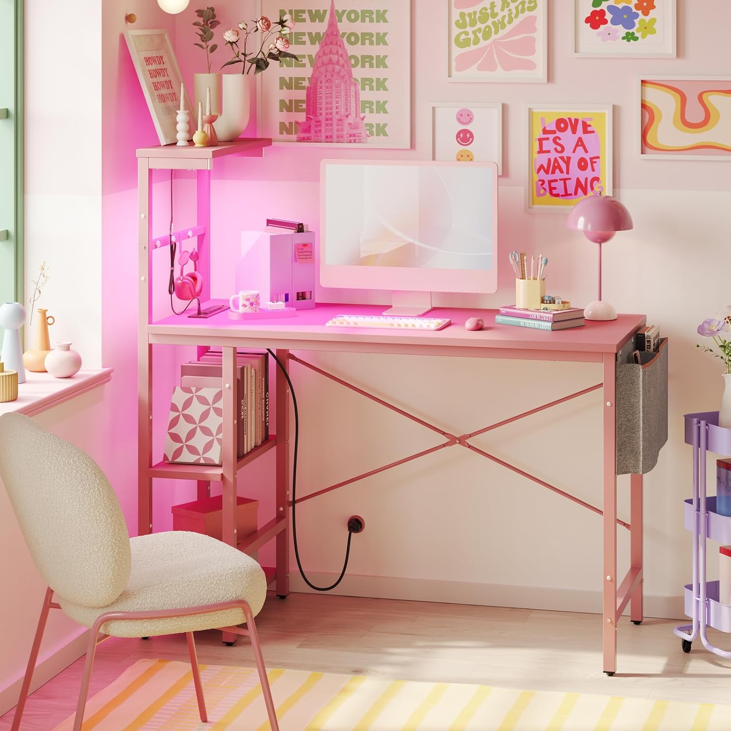 Bestier Escritorio rosa para juegos con tomas de corriente, escritorio LED para jugadores de 44 pulgadas con estantes reversibles de 4 niveles,