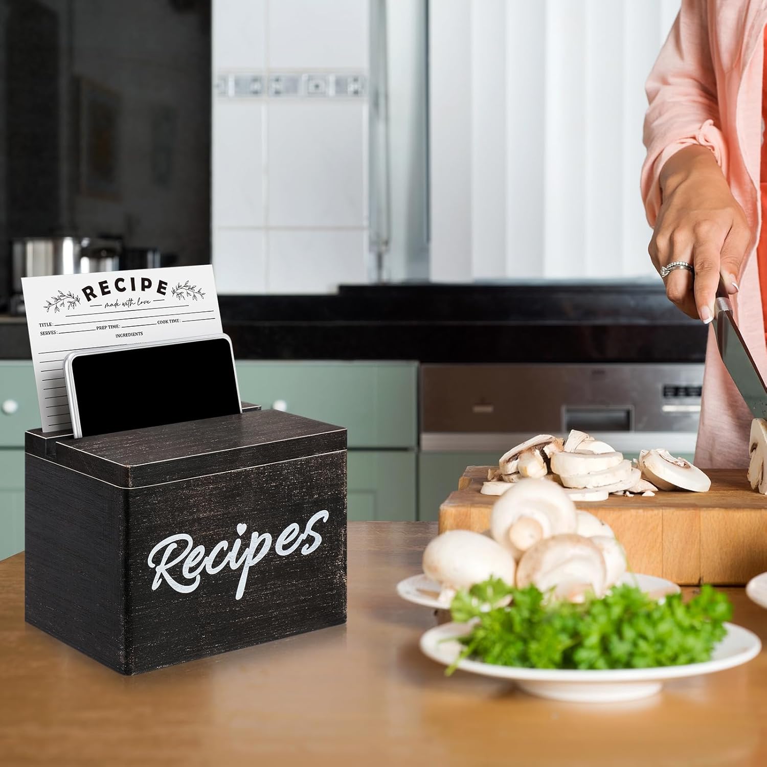 Hoteam Caja de recetas de madera con tarjetas y soporte para tarjetas de recetas de madera rústica con 50 tarjetas de recetas de 5 x 7 pulgadas,