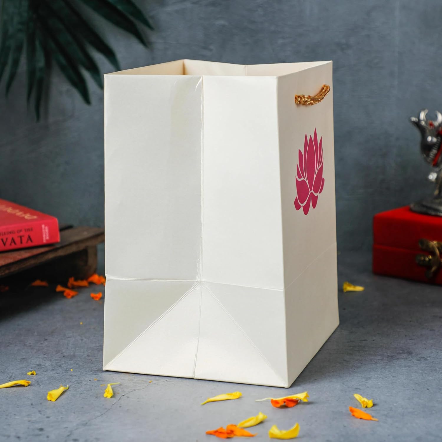 Desi Favors Lotus – Bolsas de regalo de papel blanco con estampado indio para Navidad, bodas, cumpleaños, PoojaPuja, pequeñas bolsas de regalo con