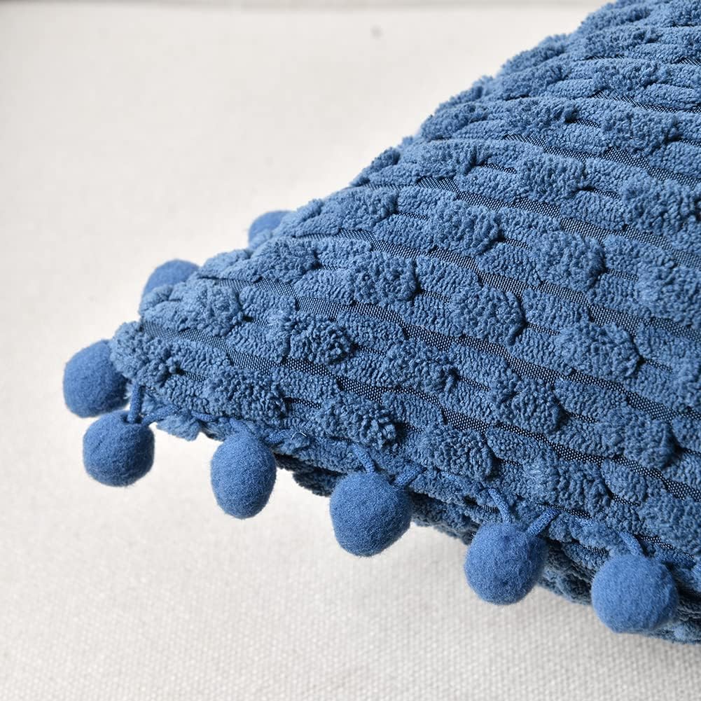 Fancy Homi Juego de 2 fundas de almohada decorativas de color azul polvoriento de 16 x 16 pulgadas con pompones para sofá y cama, sillón, estilo