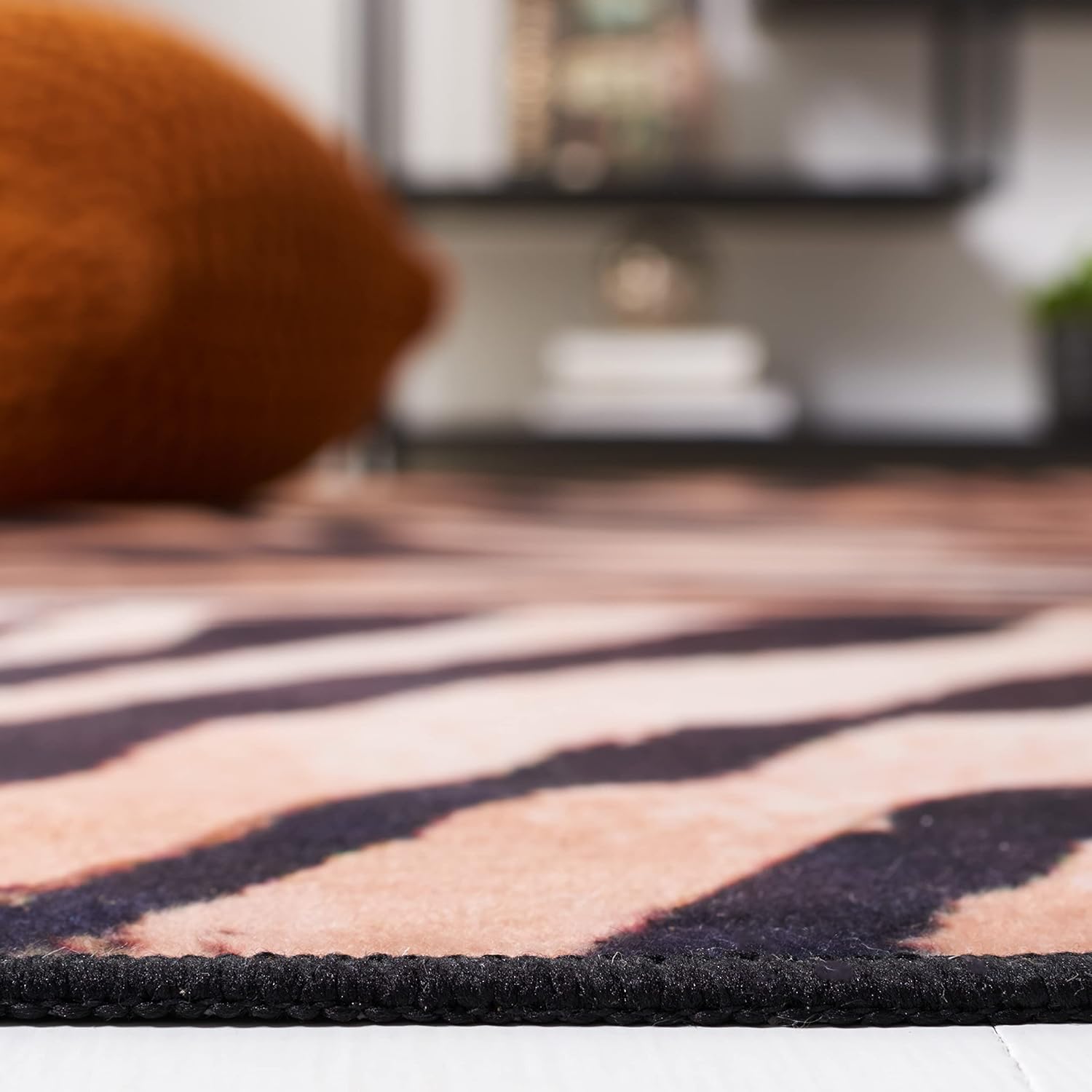 SAFAVIEH Alfombra de área de la colección Faux Hide – 6 x 9 pies, diseño de estampado de tigre, no desprende pelusa y de fácil cuidado, lavable a