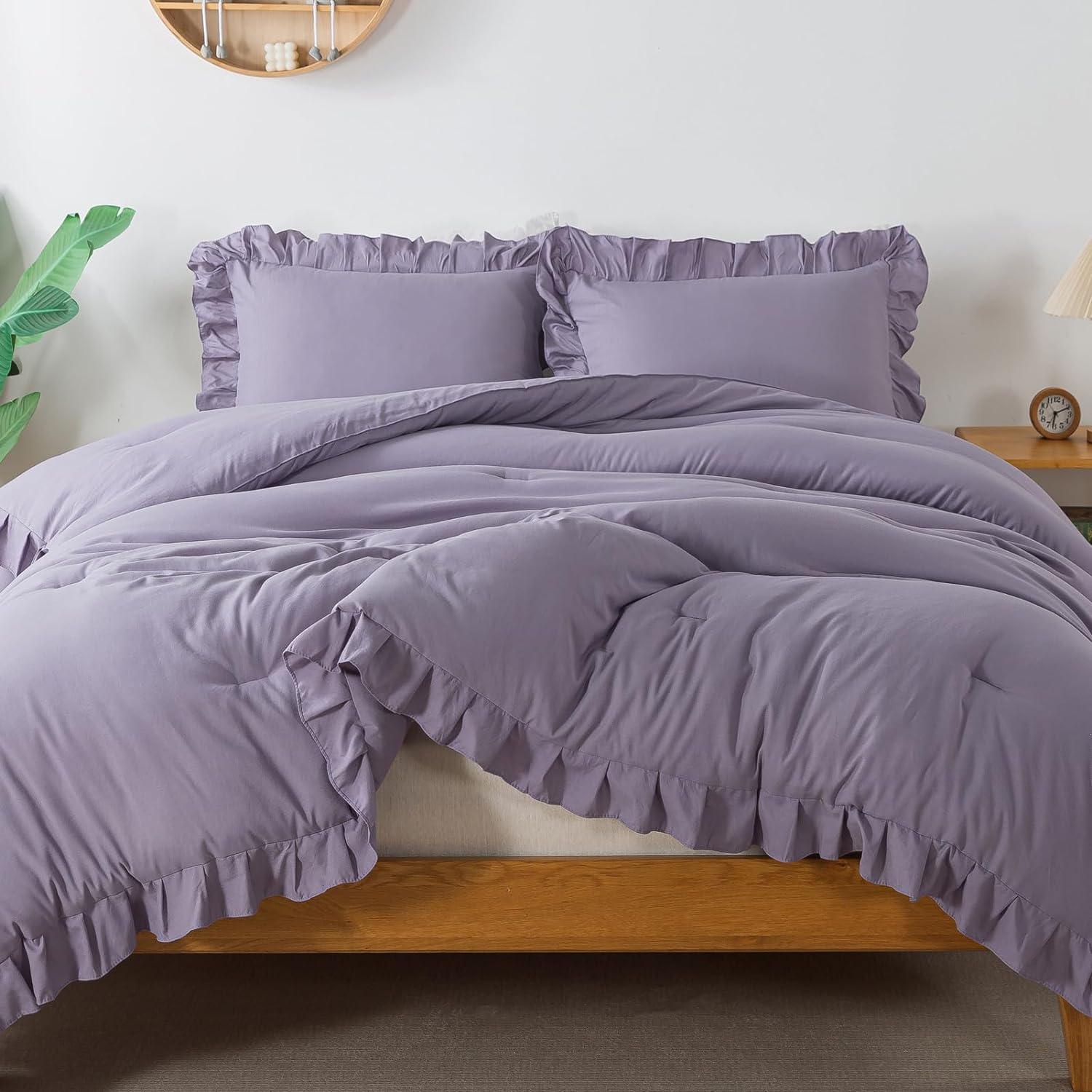 Andency – Juego de edredón morado lavanda grisáceo tamaño King, 3 piezas, ropa de cama de microfibra con volantes, unicolor, ligera, esponjosa y