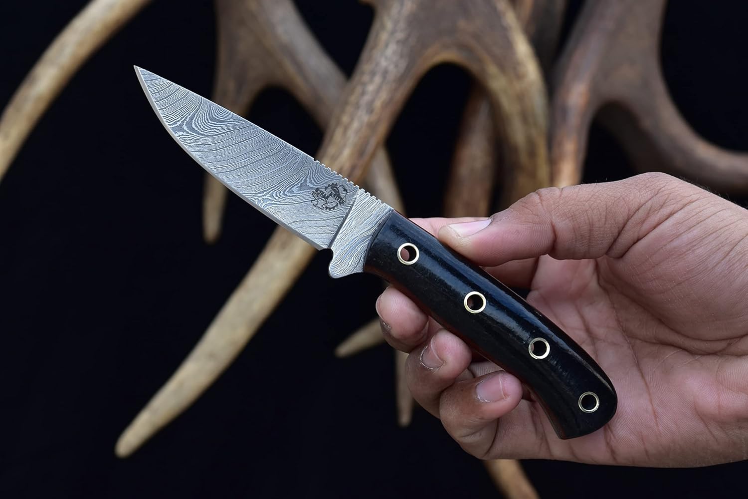 Knives Ranch Cuchillo utilitario EDC hecho a mano de acero de Damasco  Espiga completa  Mango de micarta de arpillera  Funda resistente para