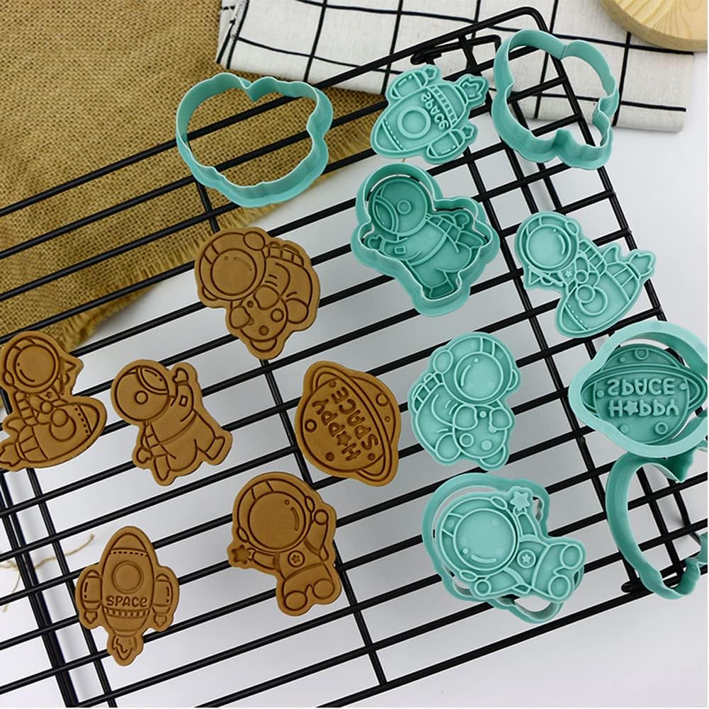 Astronaut – Juego de cortadores de galletas 3D con sellos de émbolo, 6 piezas de cortadores de galletas prensables de dibujos animados con forma