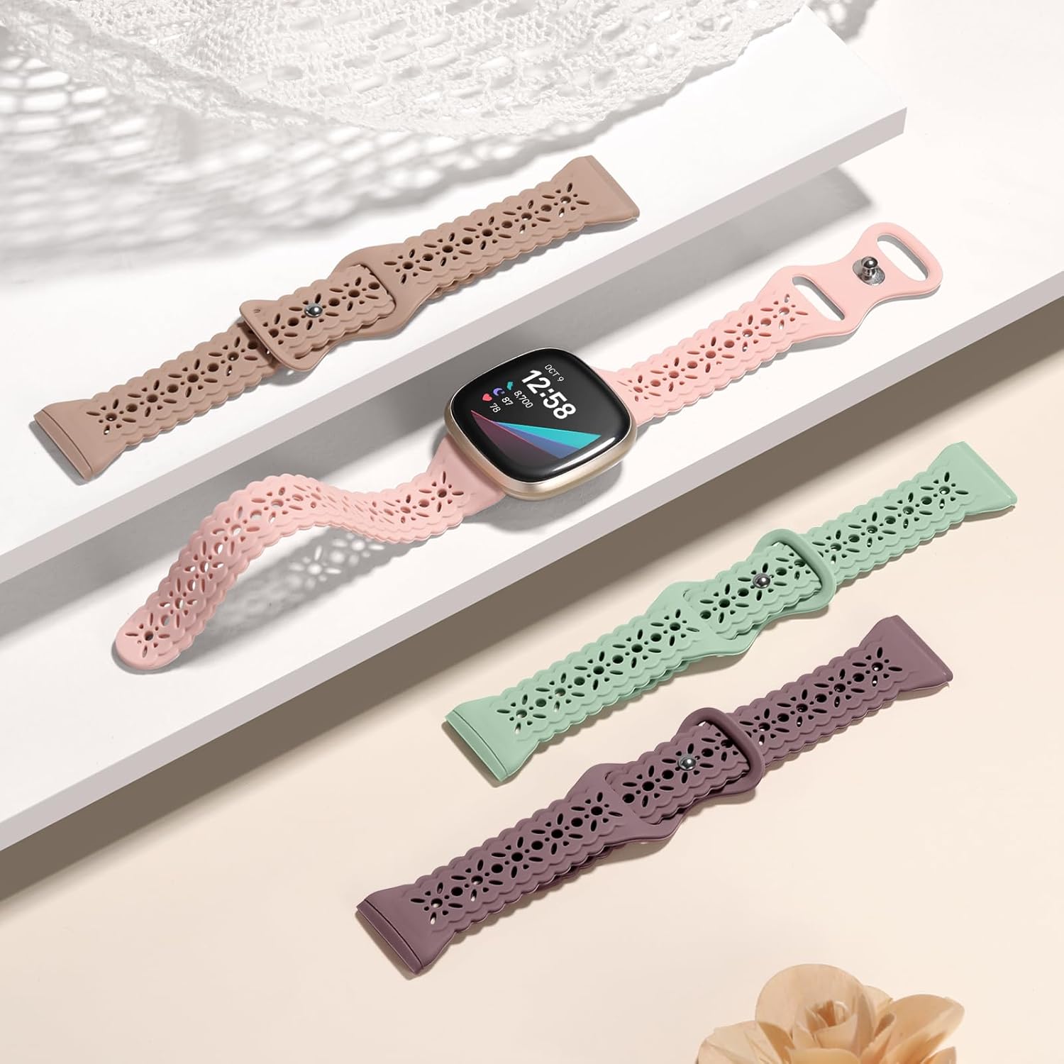 Dirrelo Paquete de 4 correas de silicona de encaje compatibles con Fitbit SenseFitbit Versa 3 bandas mujeresFitbit Versa 4 bandasSense 2 bandas,