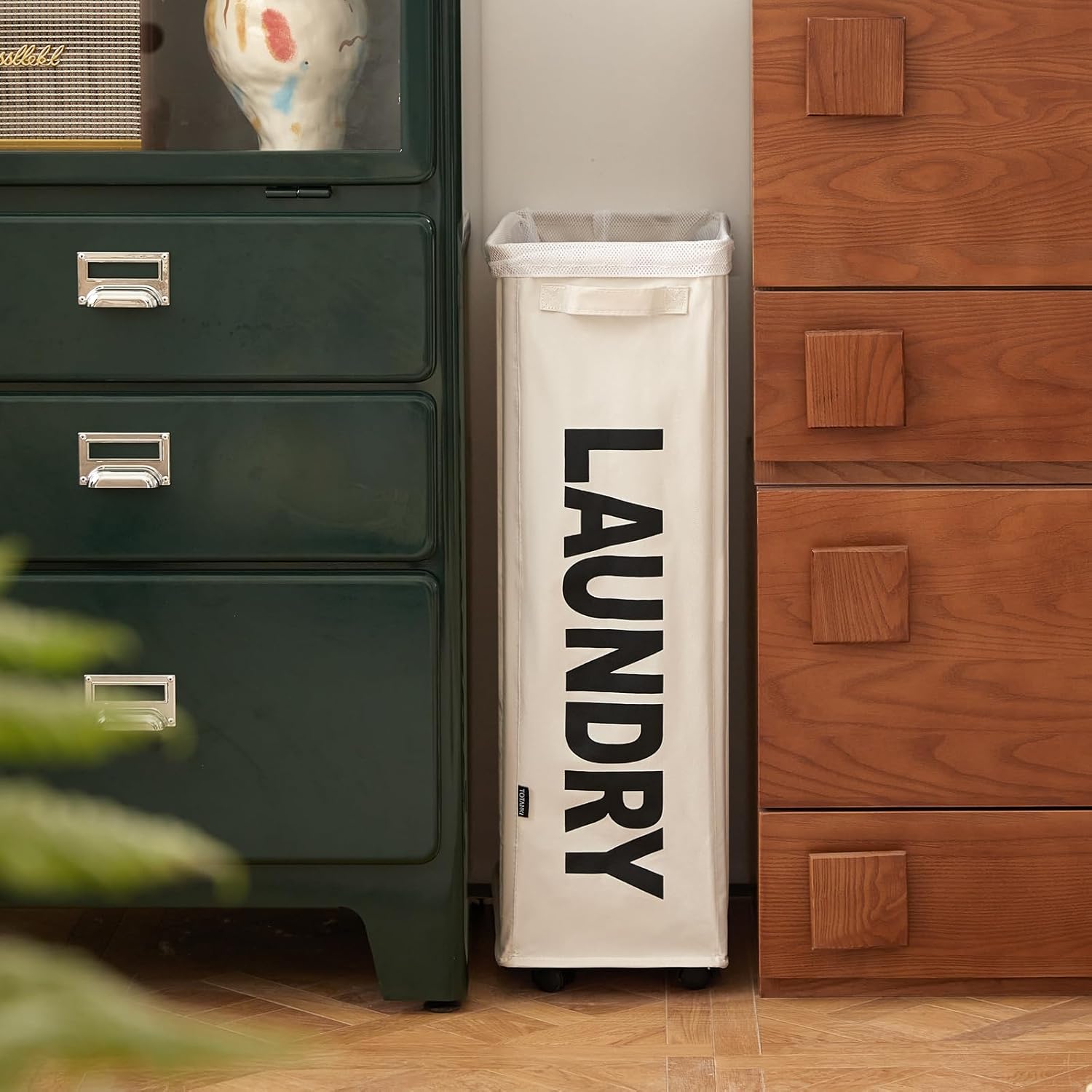 TOTANKI Cesta de lavandería grande y delgada de 29 pulgadas con ruedas con bolsa extraíble, cesta plegable para la ropa sucia con asa, clasificador