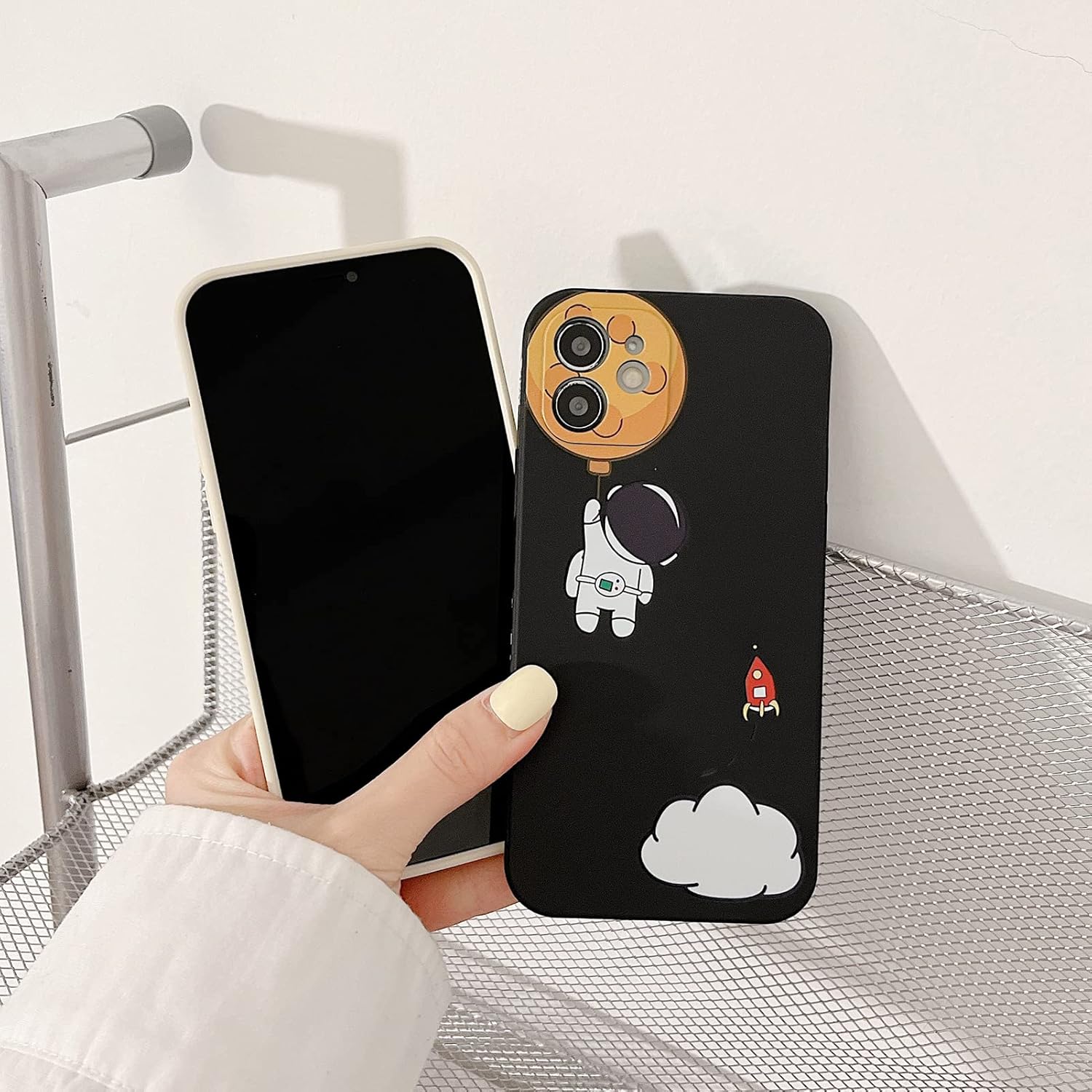 Funda bonita para iPhone 15 Pro, diseño de astronauta de dibujos animados, diseño de planeta espacial, luna, elegante funda protectora de goma TPU a