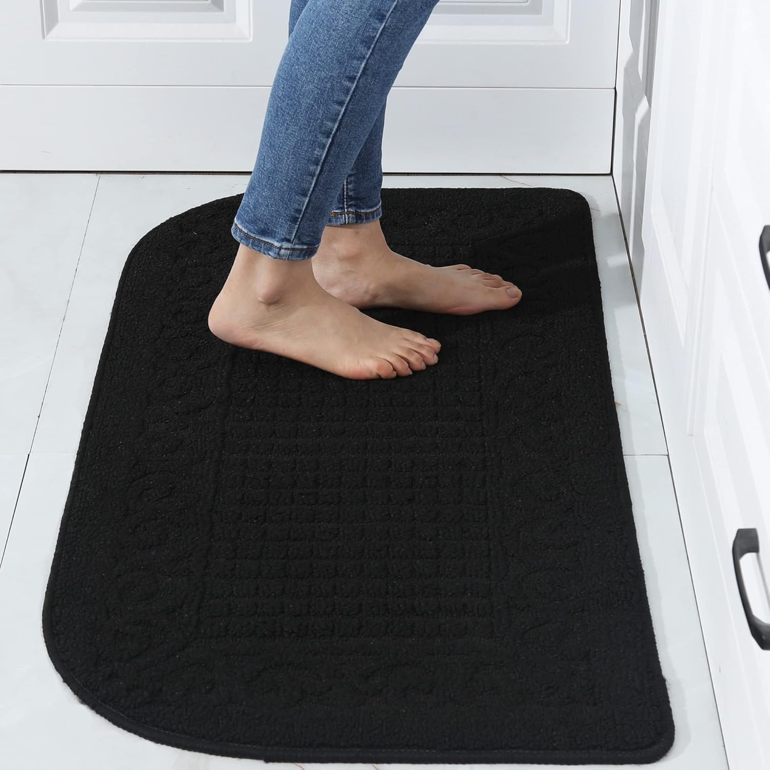Las alfombras de cocina antifatiga están hechas de 100% polipropileno, semiredondas están especializadas en antideslizantes y lavables a máquina