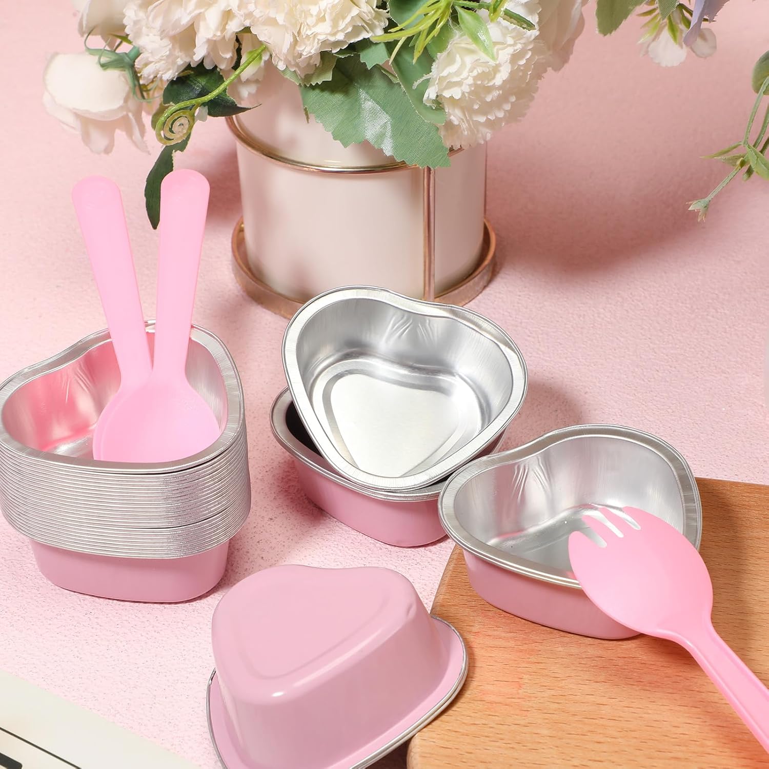 Mini molde para tartas de corazón para el día de San Valentín con tapas y cucharas de plástico para tartas de 1.86 onzas  1.9 fl oz, mini moldes de