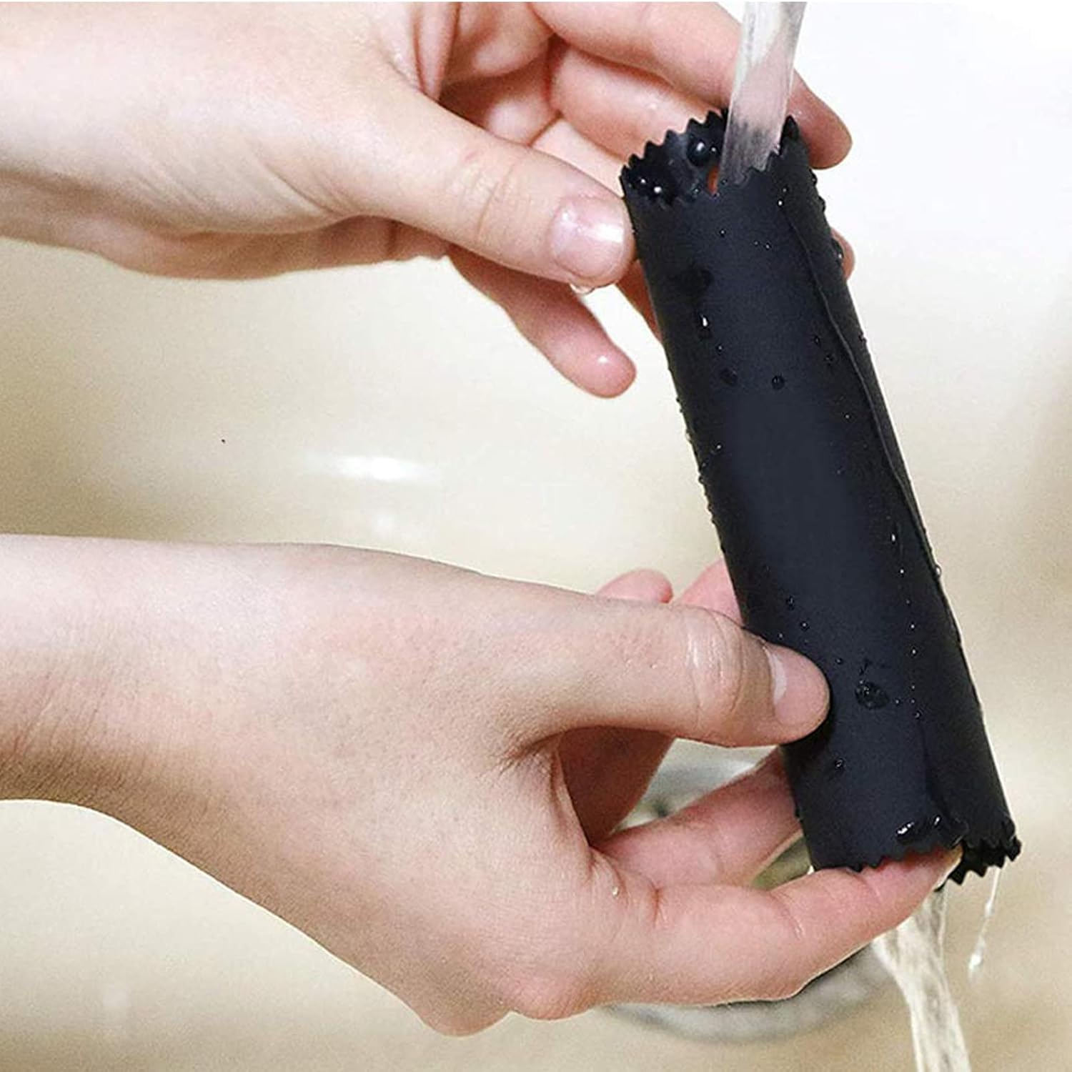 Maxracy – Juego de 2 peladores de silicona fácil de enrollar, útil herramienta de cocina sin olor a ajo (rojo, negro)