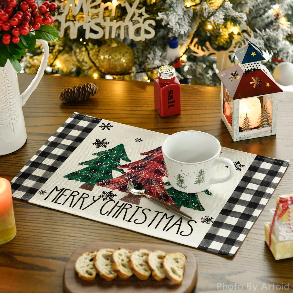 Artoid Mode Juego de 4 manteles individuales de Navidad con diseño de búfalo negro y rojo con diseño de pinos de Navidad de 12 x 18 pulgadas para