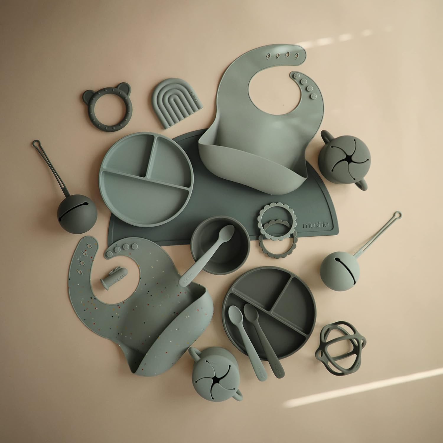 mushie Mantel individual de silicona para niños, diseño antideslizante sin BPA (azul Cambridge)
