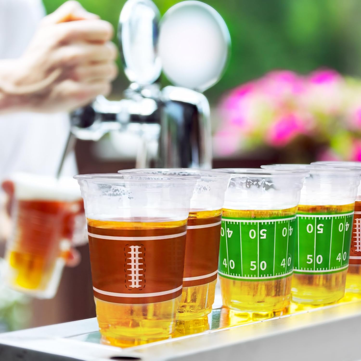 Gatherfun 100 vasos de plástico de fútbol de 16 onzas, perfectos para fiestas de fútbol y eventos de portón trasero, desechables y prácticos,