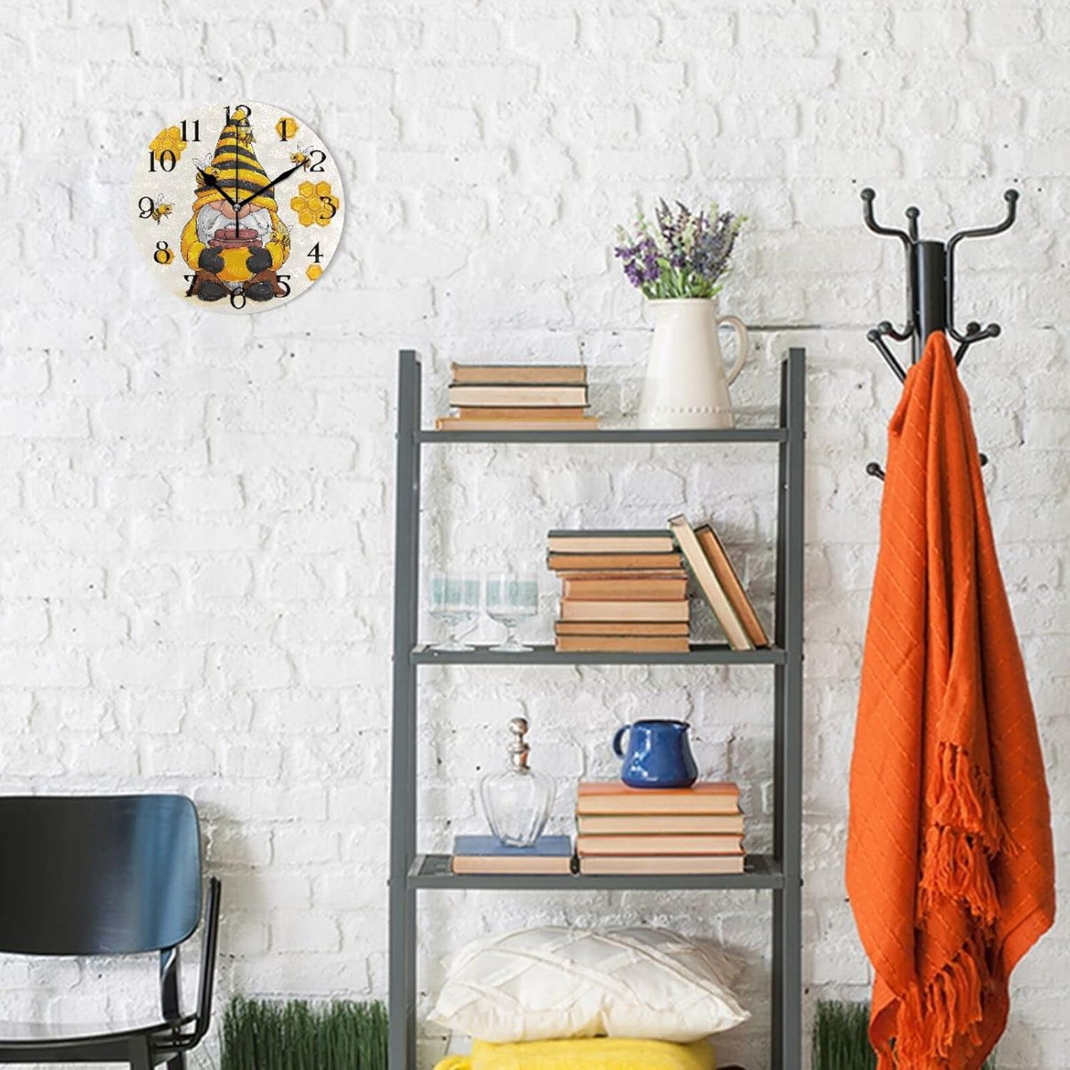 Reloj de pared con forma de panal de abeja de gnomo, silencioso, sin tictac, reloj de baño redondo de 9.5 pulgadas, funciona con pilas, reloj de