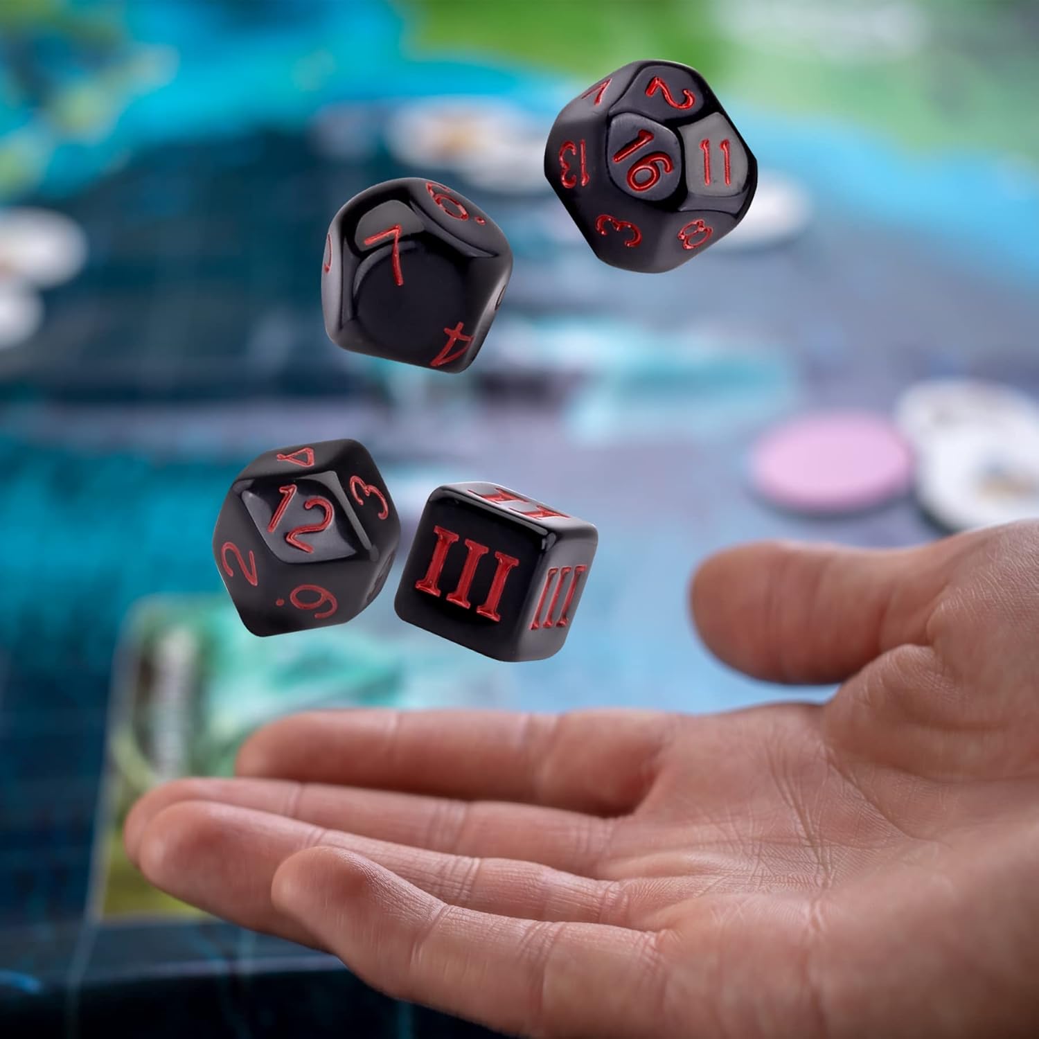 AUSTOR Juego completo de dados poliédricos D3-D100 de 15 piezas con una bolsa de almacenamiento de cuero con cordón para juegos de mesa (negro y