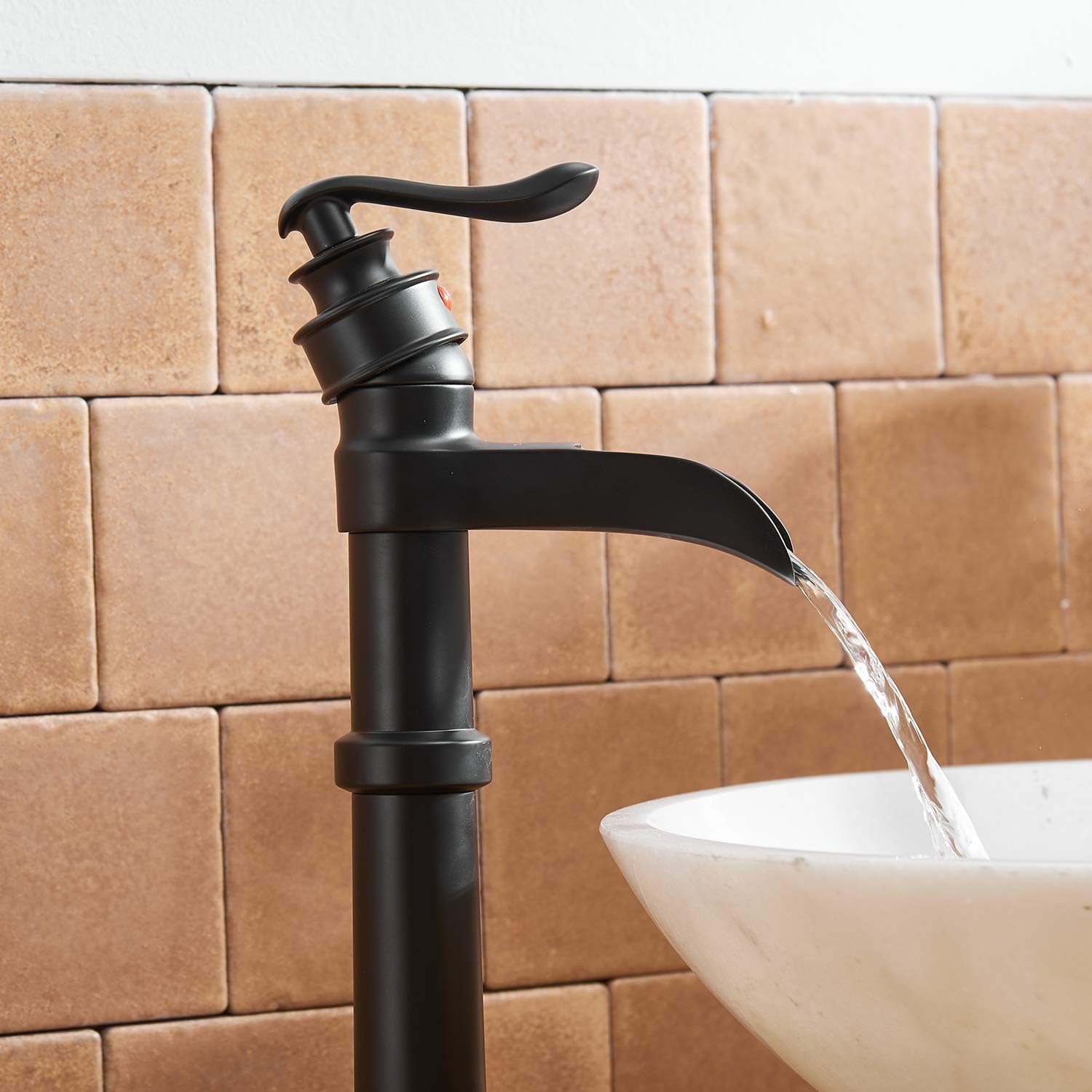Grifo de lavabo de recipiente negro mate con montaje de drenaje desplegable y manguera de suministro de orificio de un solo mango, sin plomo, grifo
