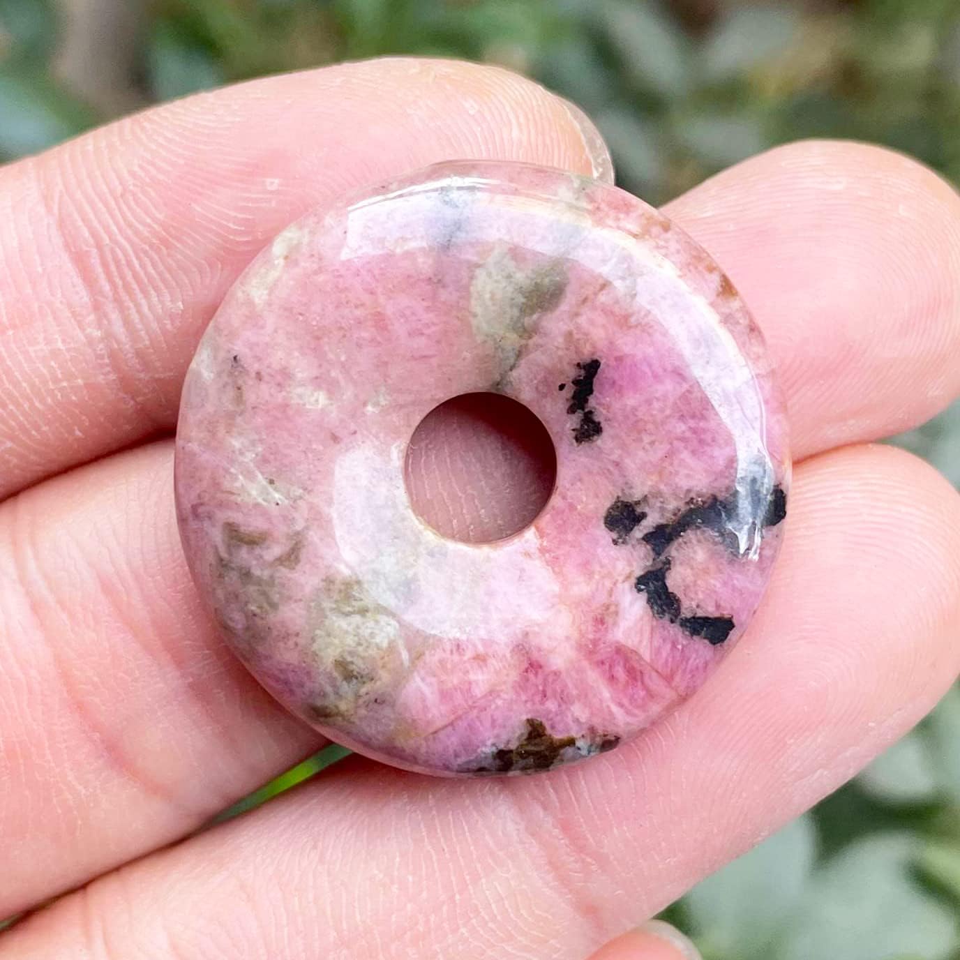 Dijes de cuentas redondas con agujero grande de 0.31 pulgadas para hacer joyas, amuleto de cristal pulido, cuentas de dona, círculo de paz,