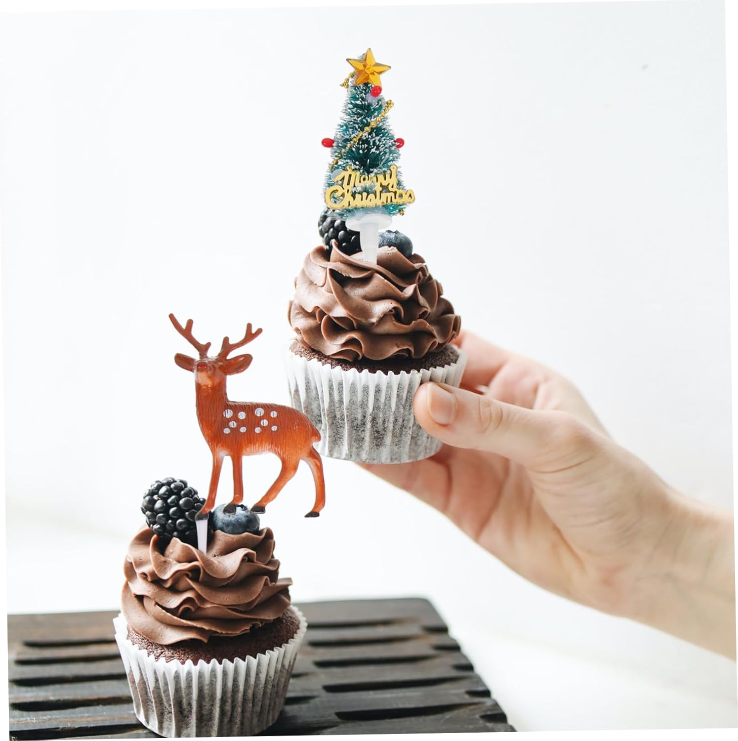12pcs Christmas Cake Topper Bakery Picks Wreath Cupcake Toppers Cake Pick Topper Cocktail Pick Cocktail Toppers Christmas Cupcake Decorations
