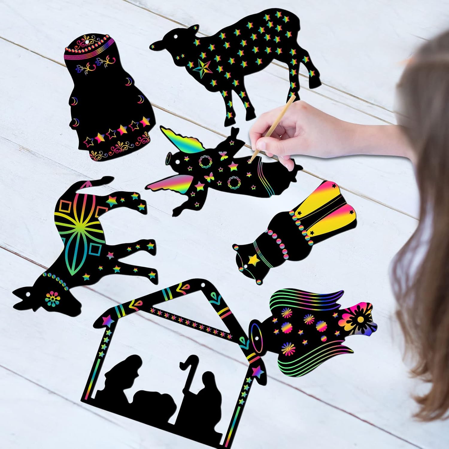 36 piezas de papel para rascar el árbol de Navidad para niños, incluye tarjeta de rascar, 10 lápices de madera, 36 cintas coloridas para Navidad,