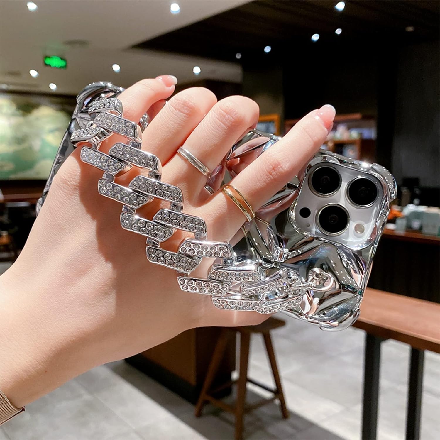 aowner Funda compatible con iPhone 15 Pro, correa de mano de lujo para mujeres y niñas, soporte de muñeca de cristal de diamante con purpurina 3D,